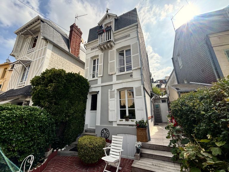 luxury house 4 Rooms for sale on TROUVILLE SUR MER (14360)