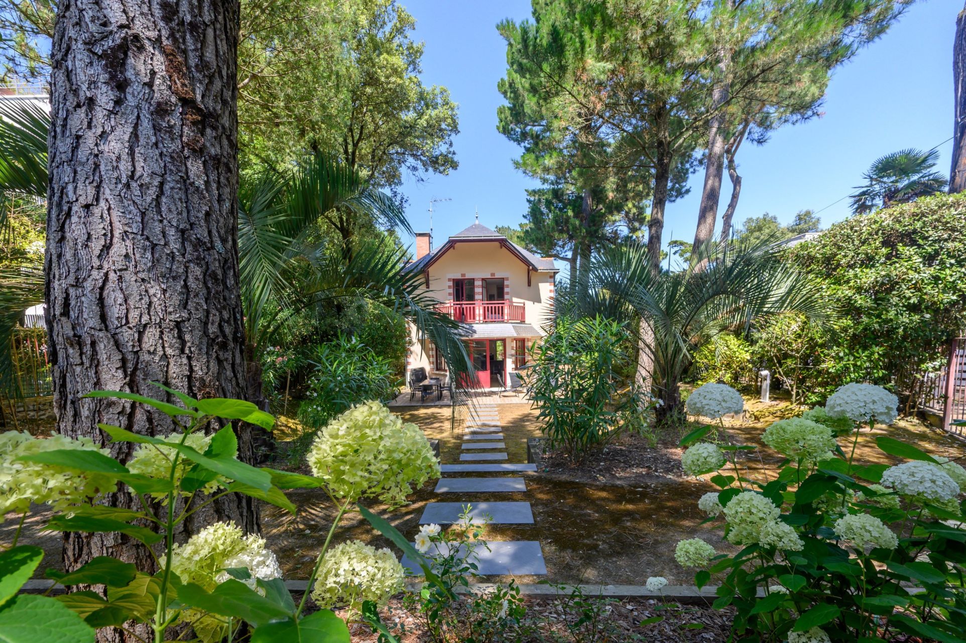 luxury house 7 Rooms for sale on LA BAULE (44500)