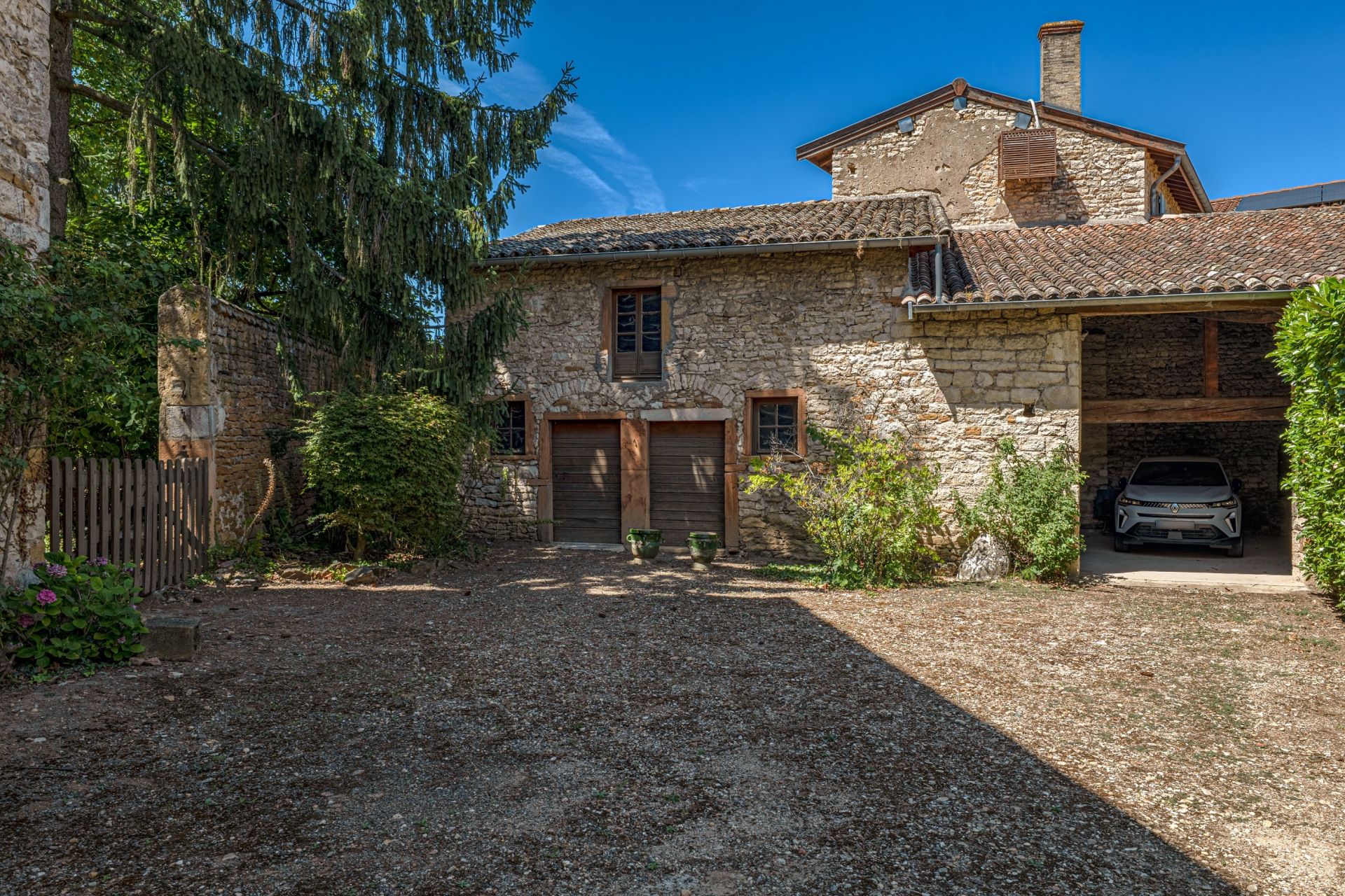 manor house 5 Rooms for sale on MORANCE (69480)