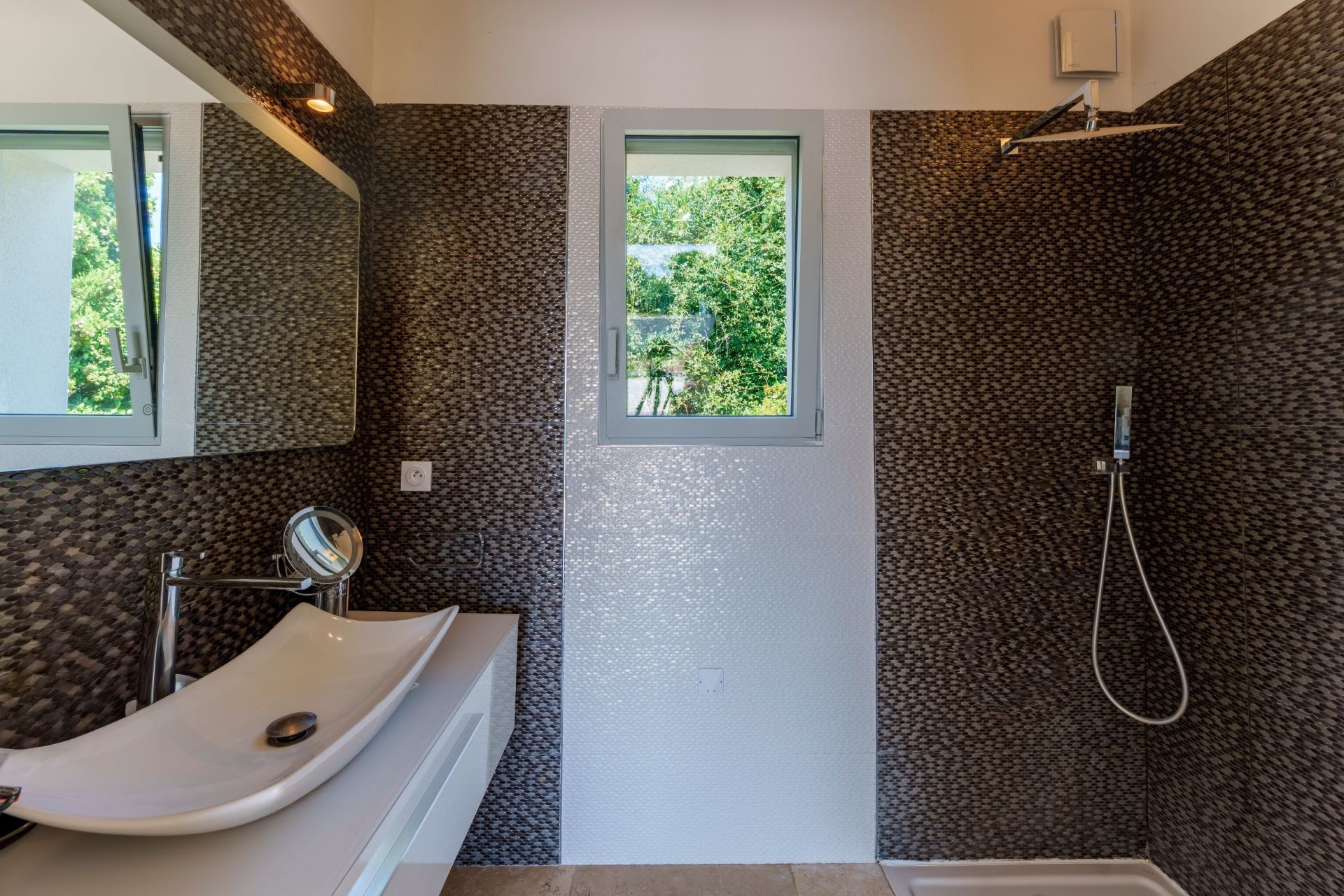 luxury villa 5 Rooms for sale on BOUZIGUES (34140)