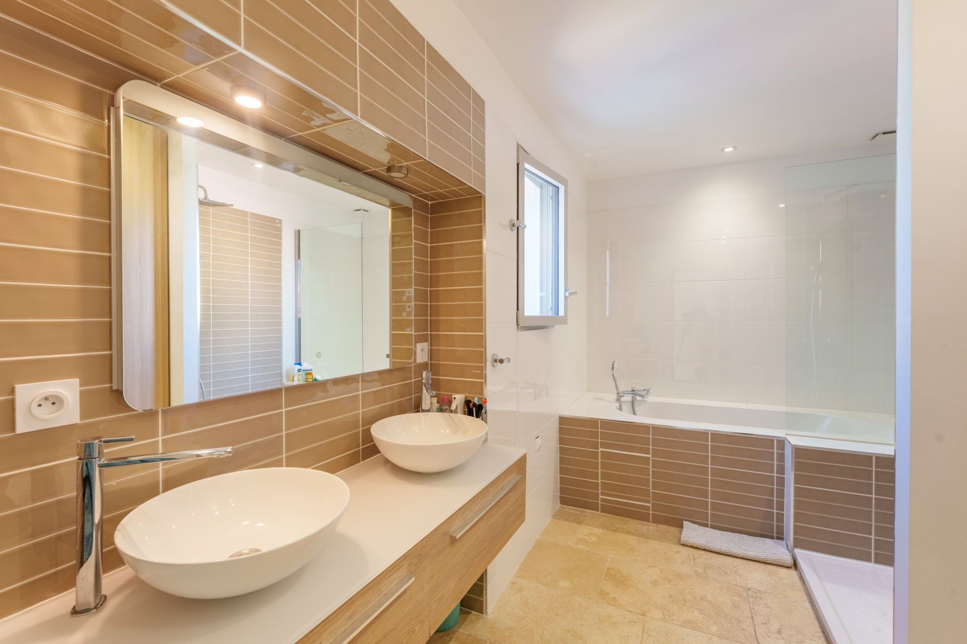 luxury villa 5 Rooms for sale on BOUZIGUES (34140)