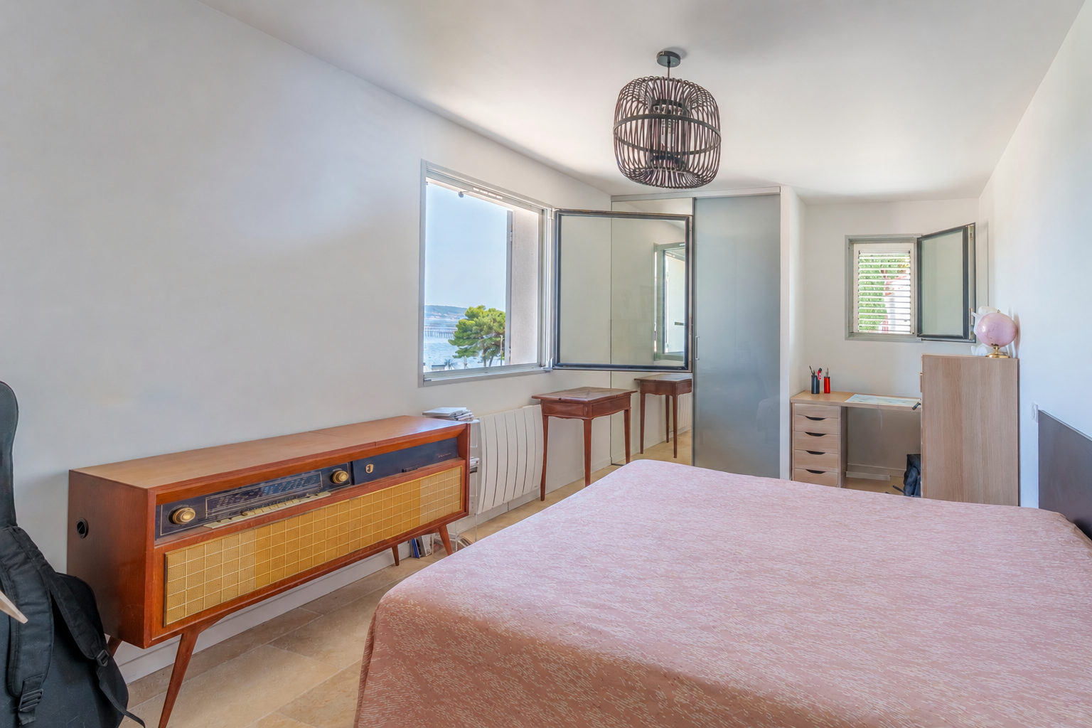 luxury villa 5 Rooms for sale on BOUZIGUES (34140)