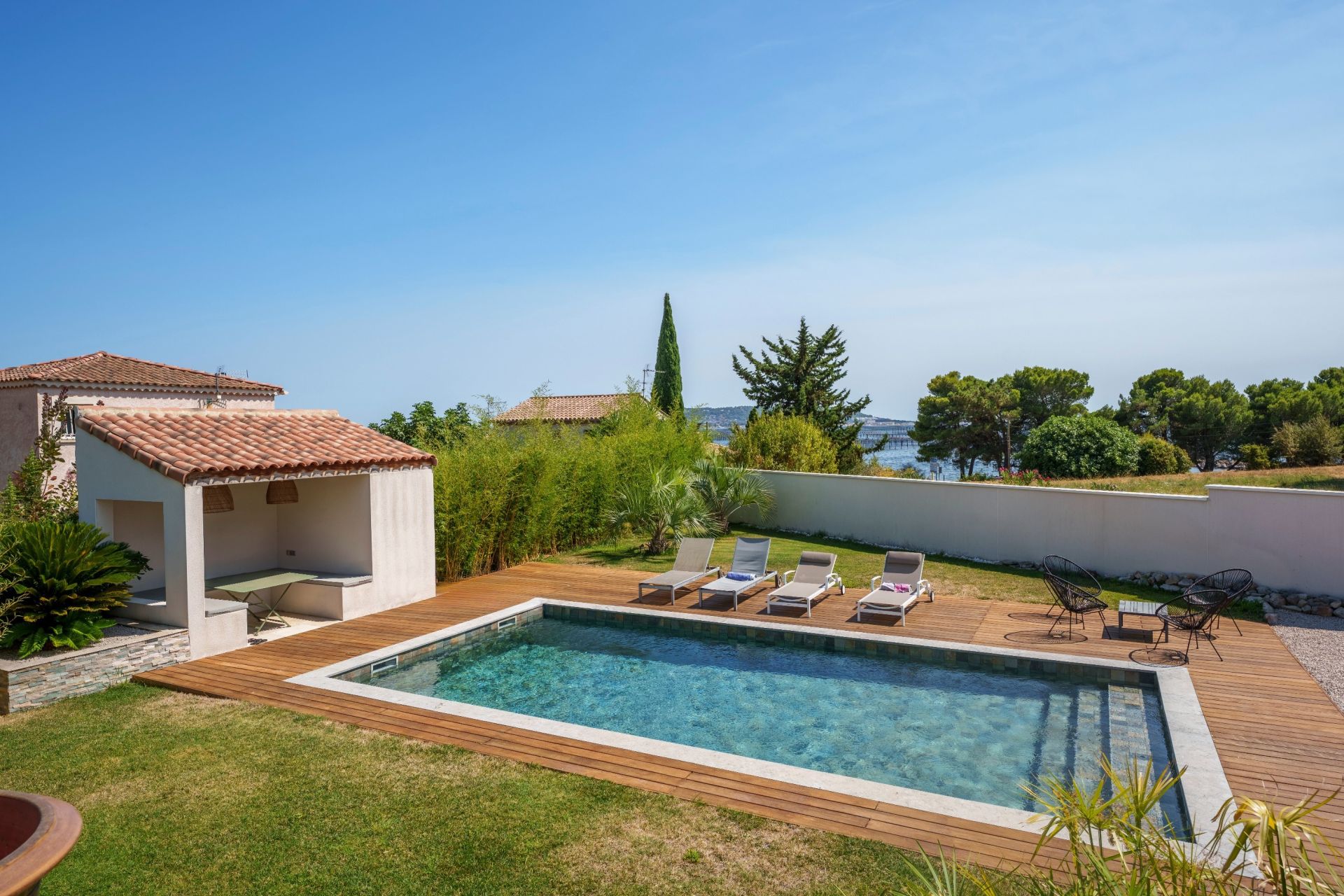 luxury villa 5 Rooms for sale on BOUZIGUES (34140)