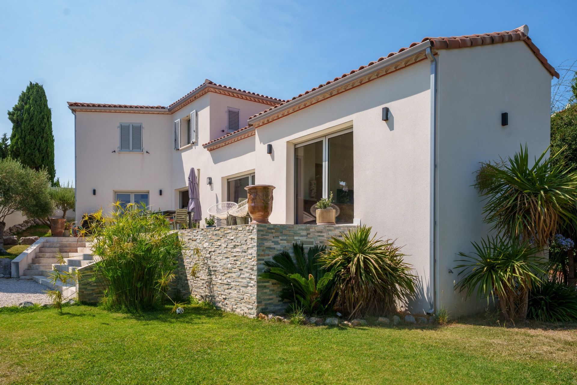 luxury villa 5 Rooms for sale on BOUZIGUES (34140)