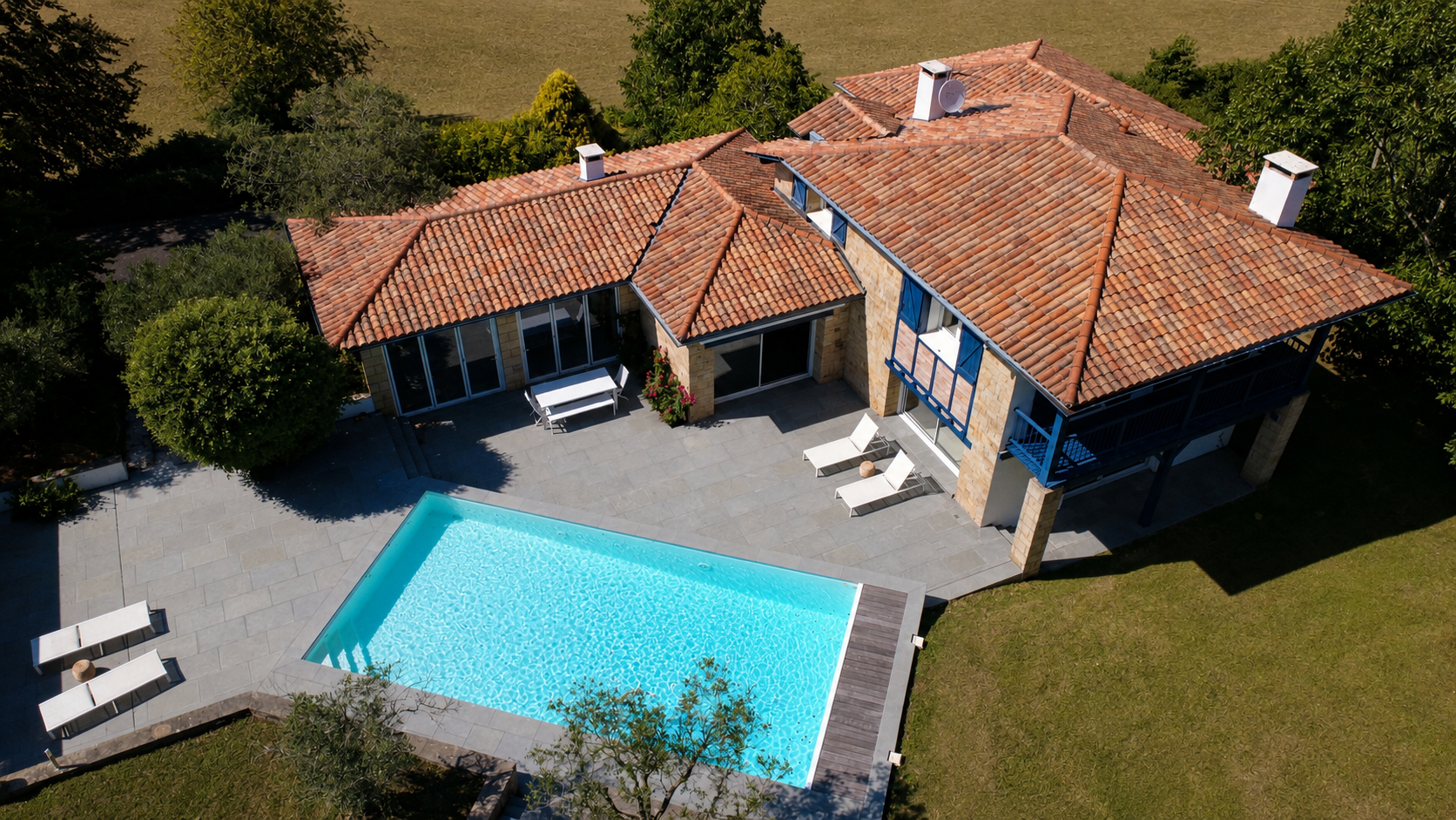 luxury house 6 Rooms for sale on URRUGNE (64122)