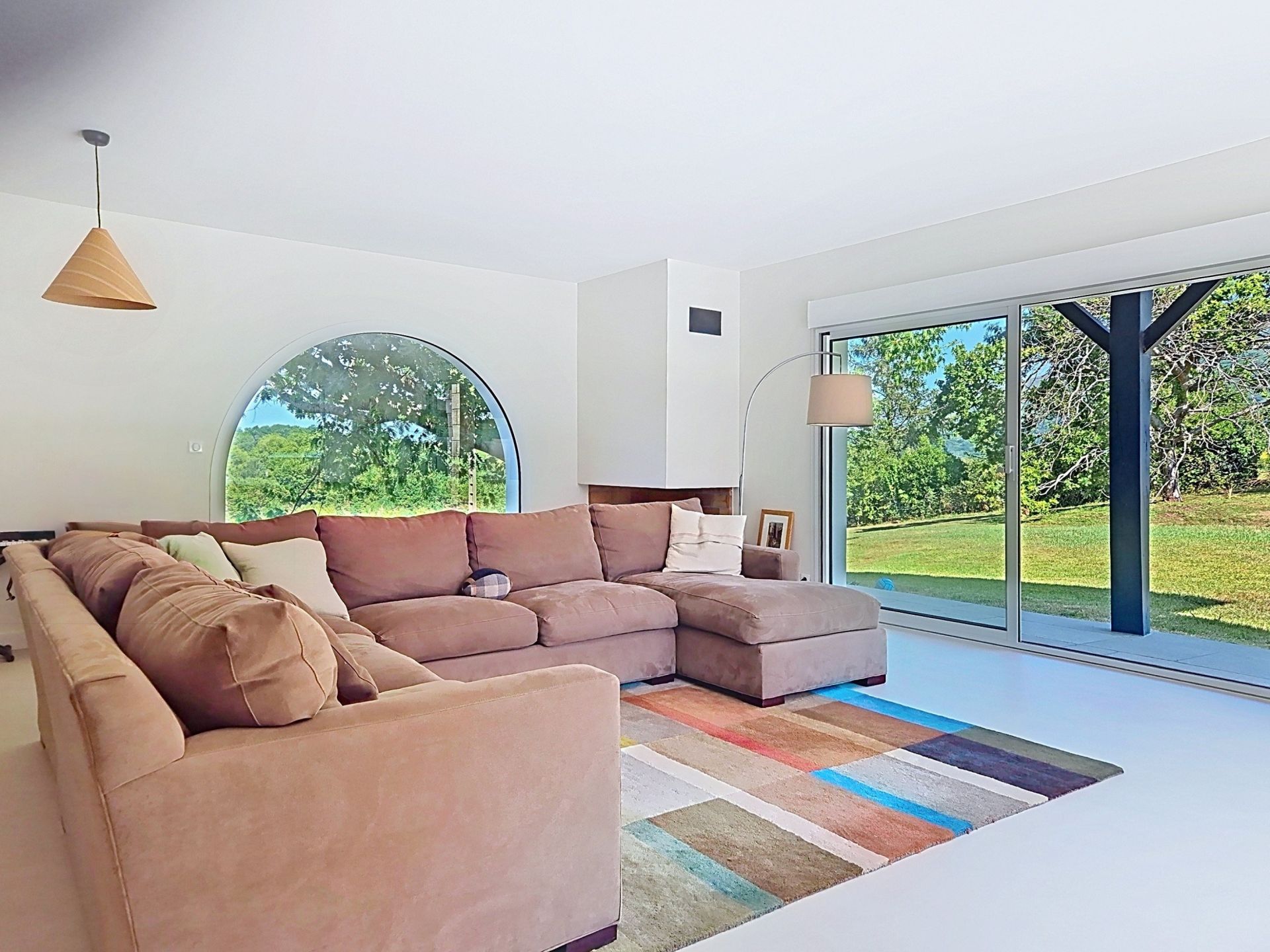 luxury house 6 Rooms for sale on URRUGNE (64122)