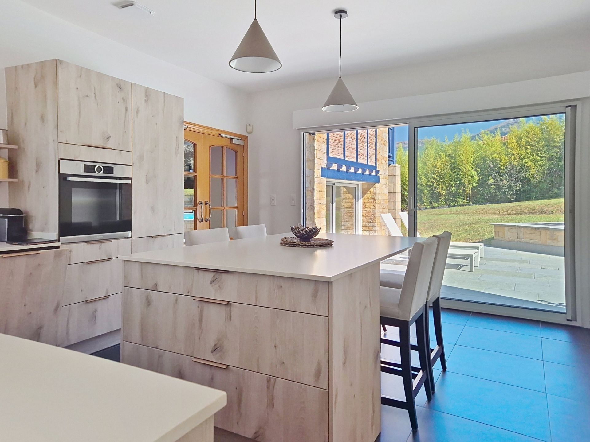 luxury house 6 Rooms for sale on URRUGNE (64122)