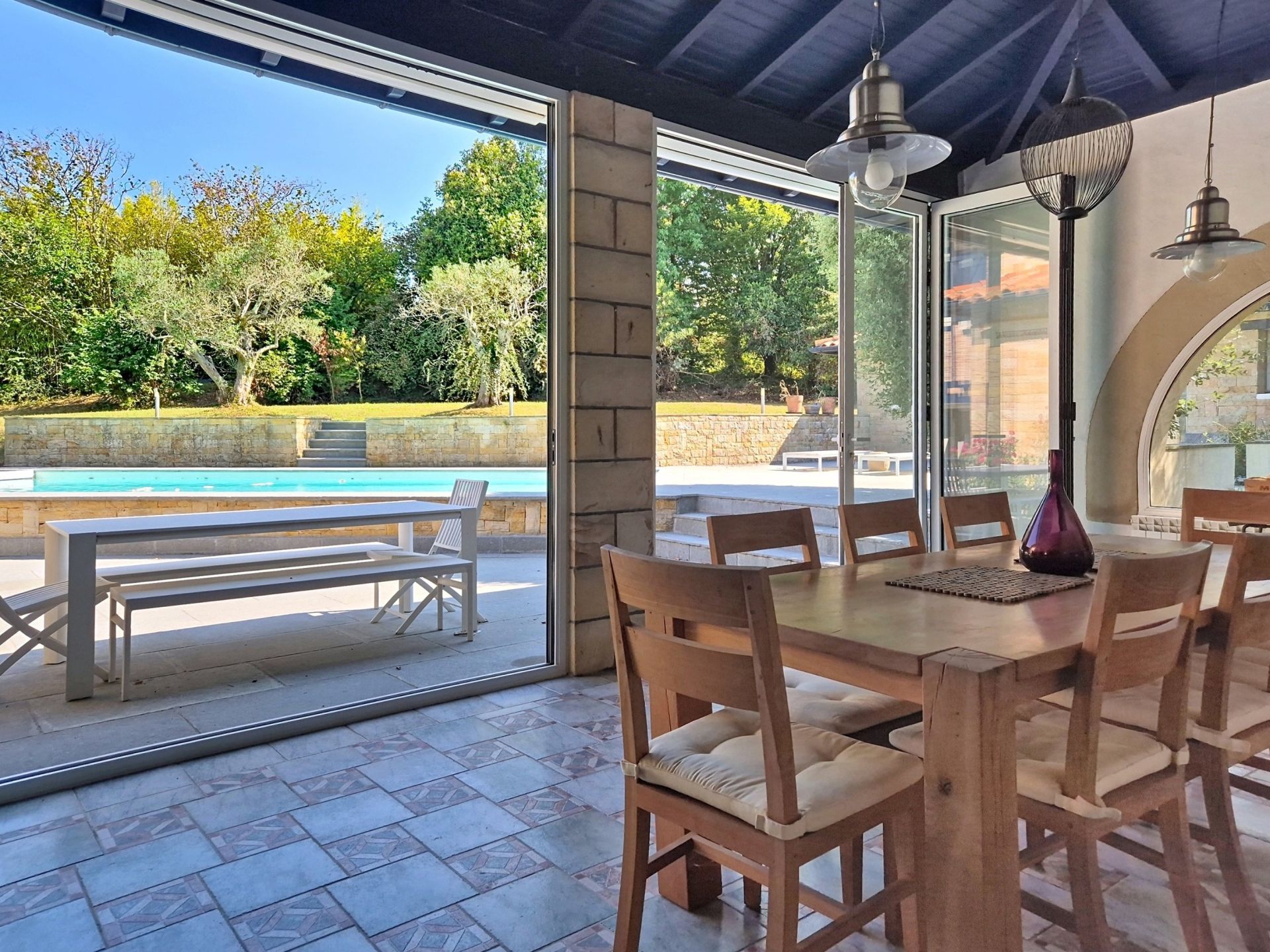 luxury house 6 Rooms for sale on URRUGNE (64122)