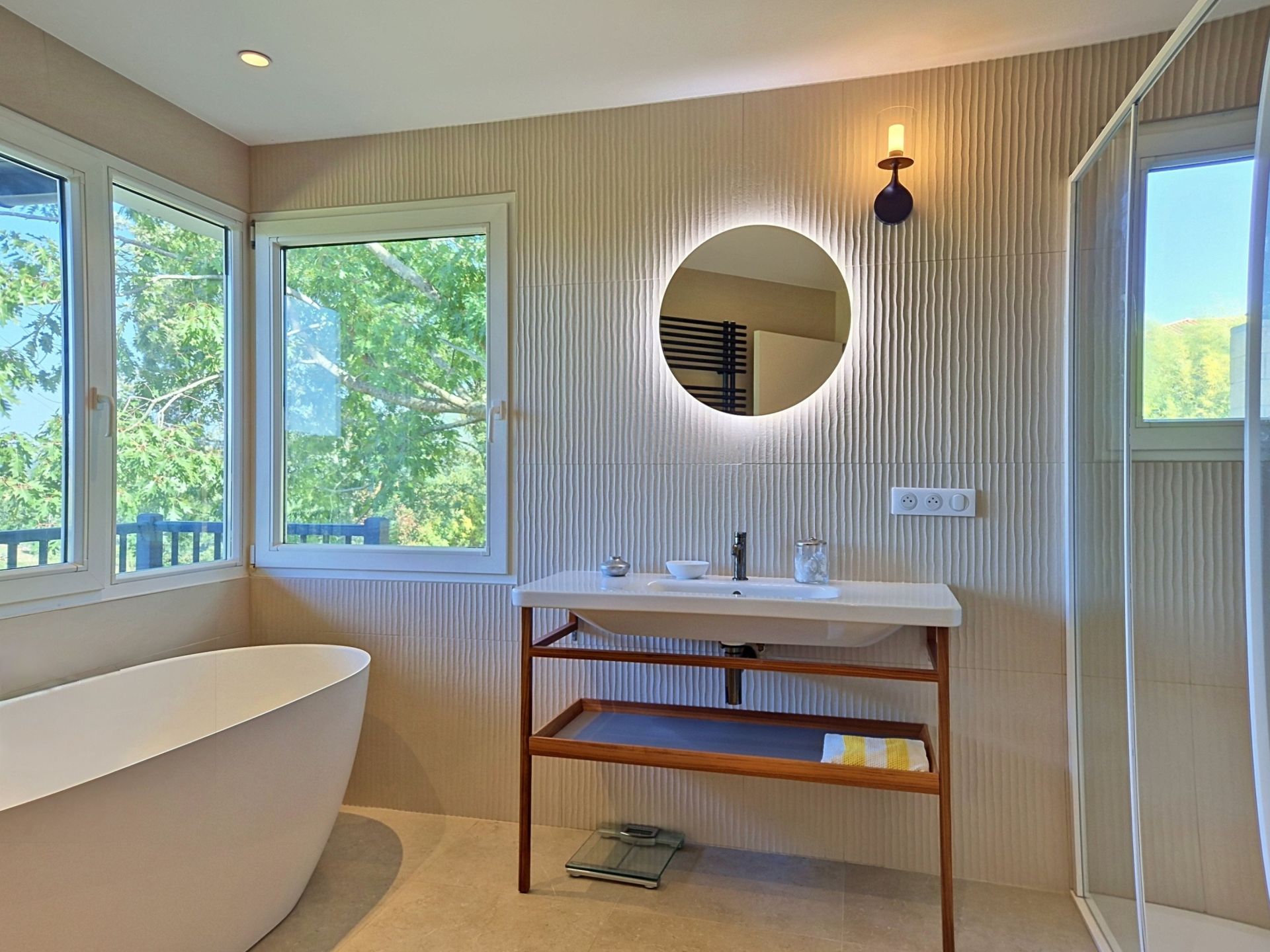 luxury house 6 Rooms for sale on URRUGNE (64122)