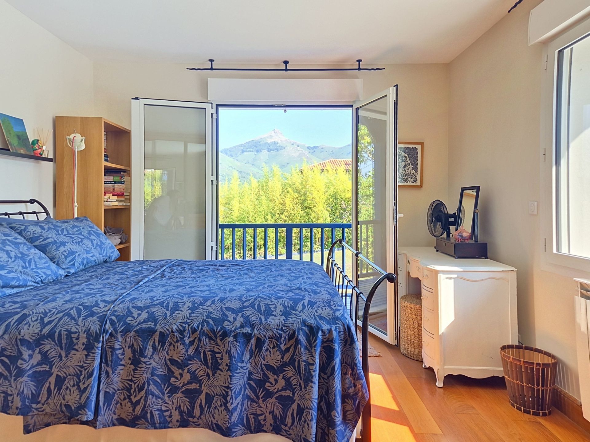 luxury house 6 Rooms for sale on URRUGNE (64122)