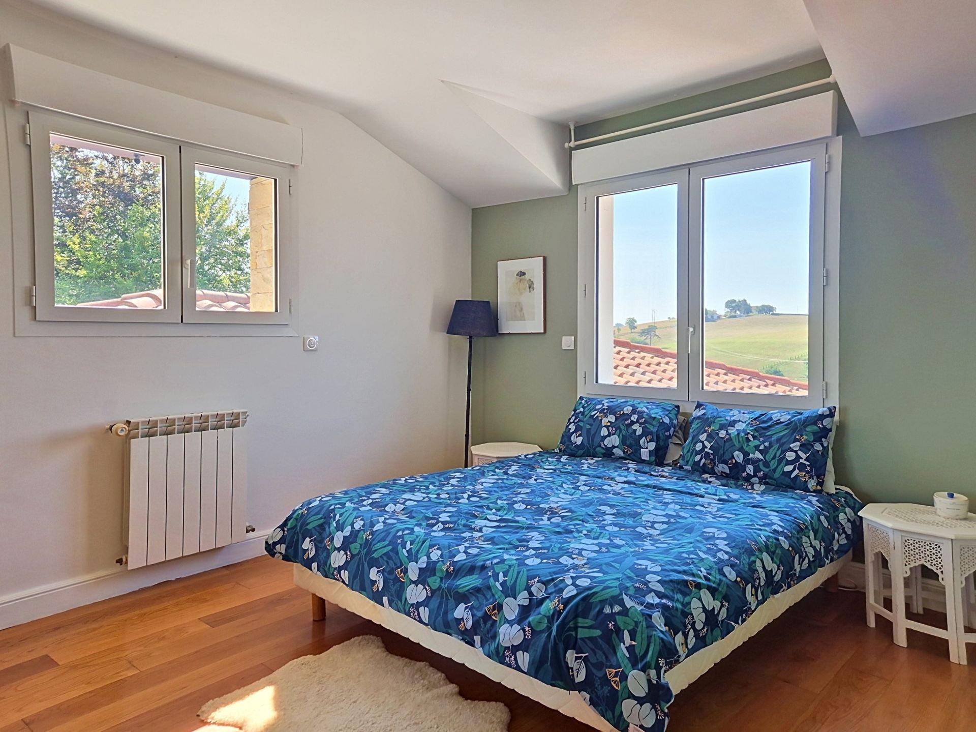 luxury house 6 Rooms for sale on URRUGNE (64122)