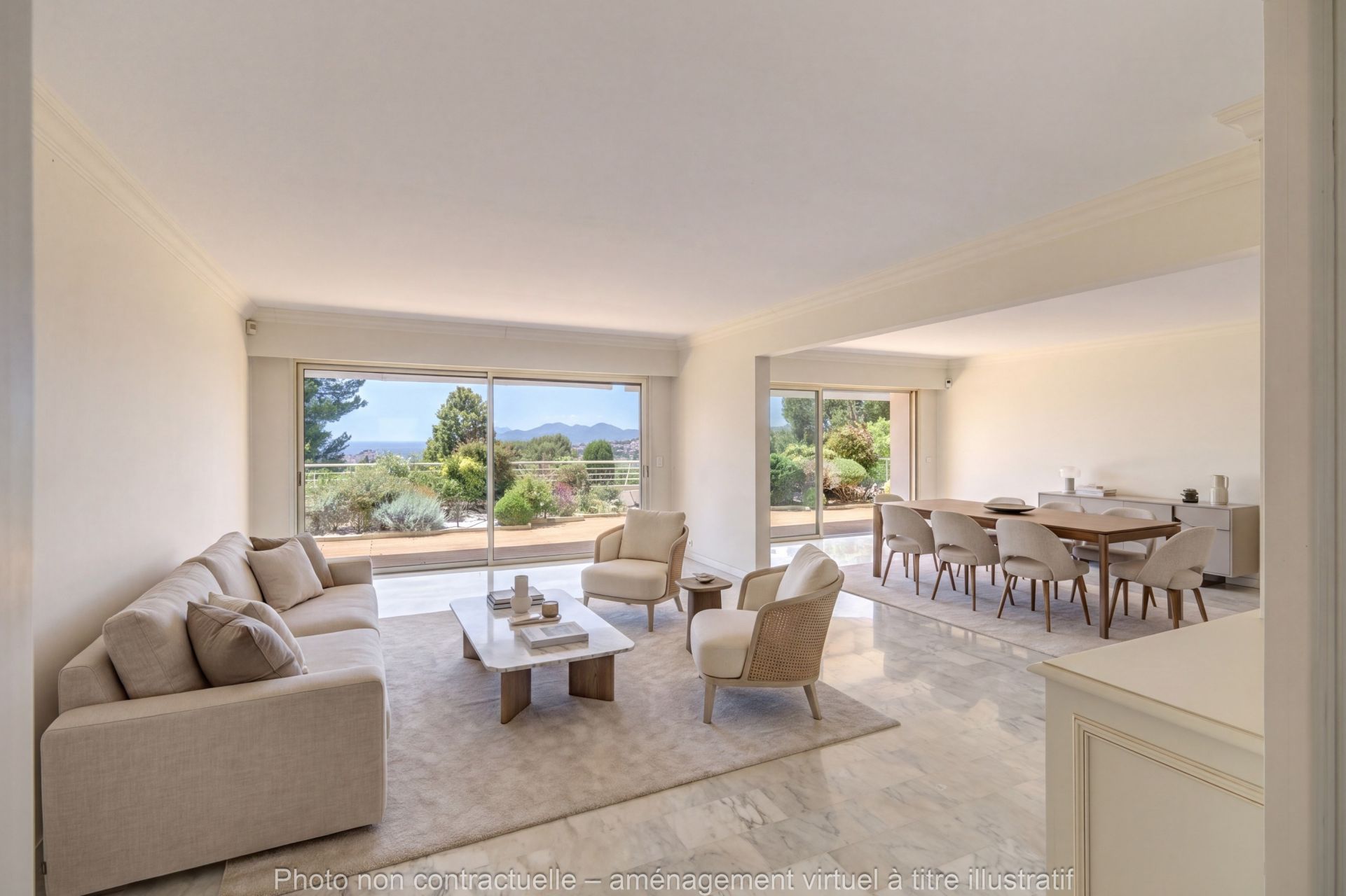 luxury apartment 5 Rooms for sale on LE CANNET (06110)
