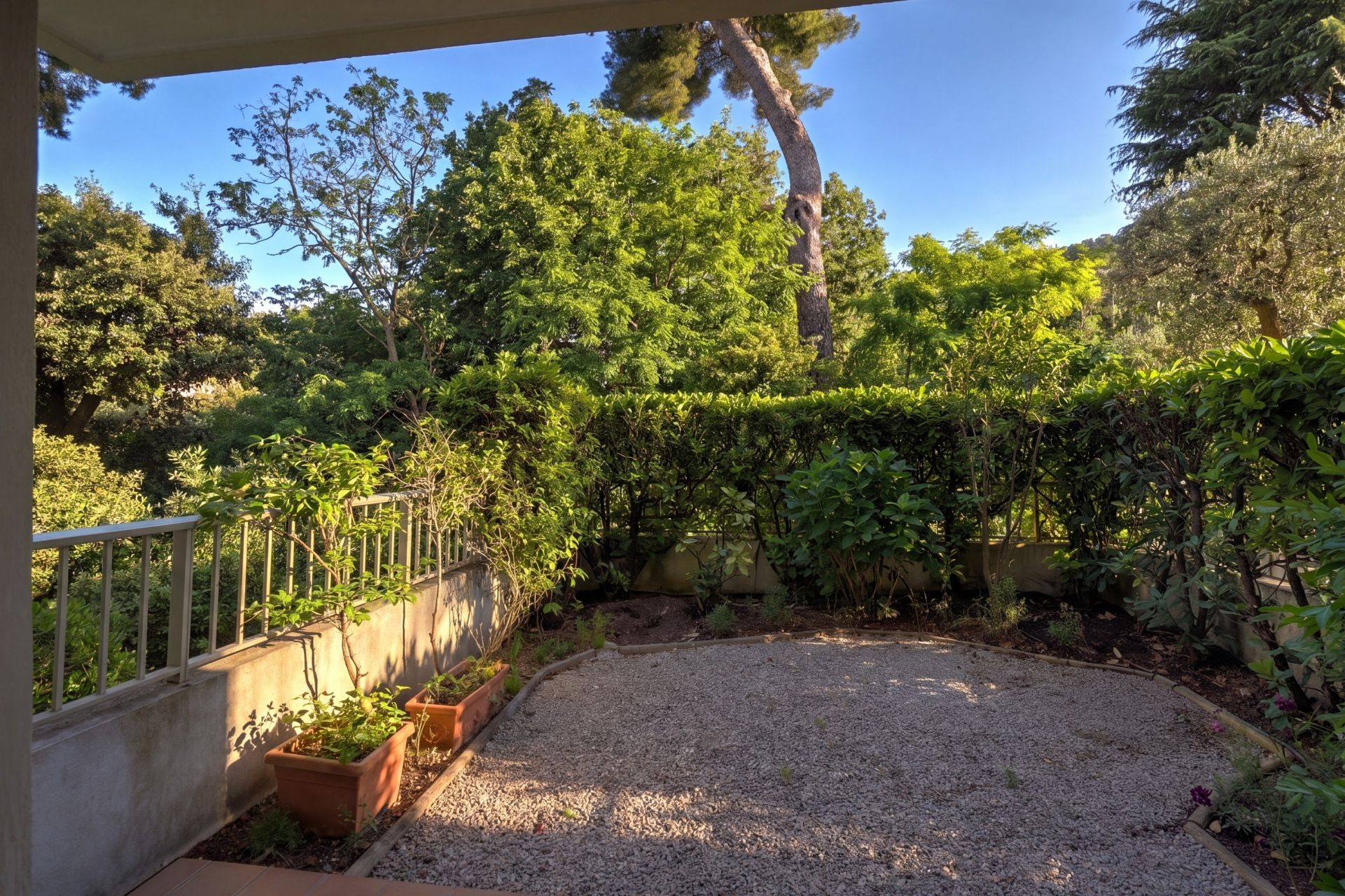 luxury apartment 5 Rooms for sale on LE CANNET (06110)
