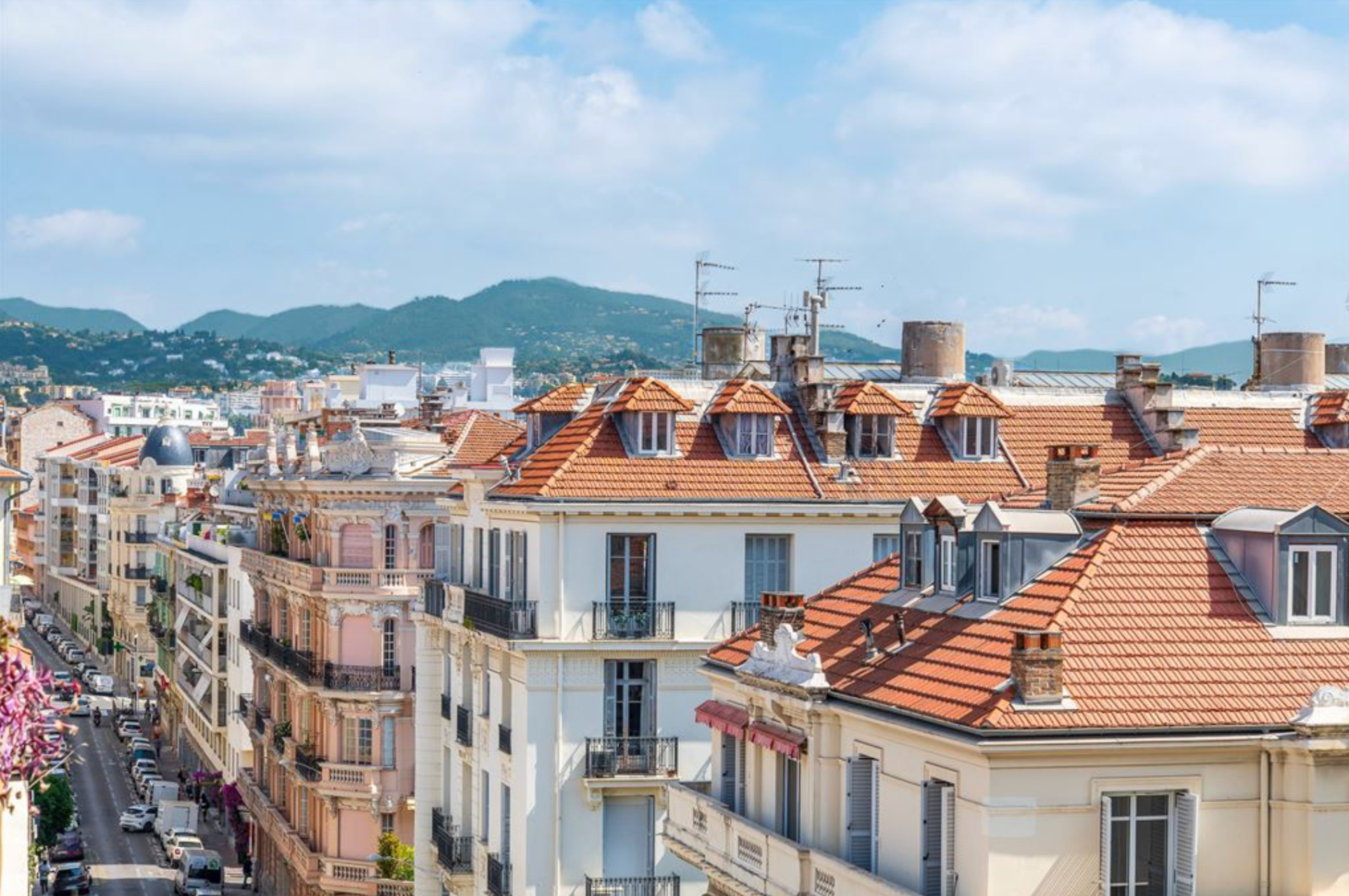 luxury apartment 4 Rooms for sale on NICE (06000)