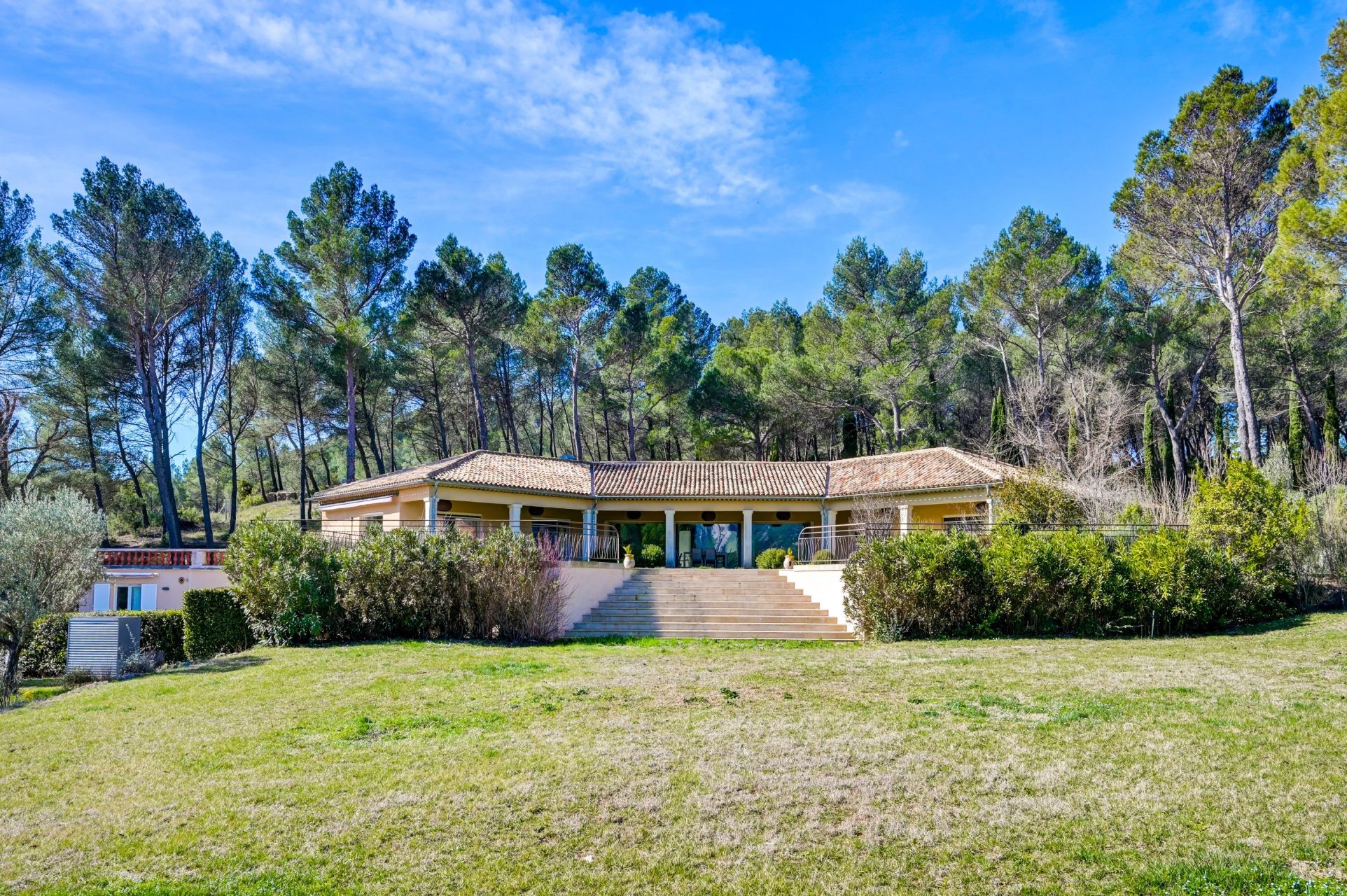luxury house 10 Rooms for sale on AIX EN PROVENCE (13100)