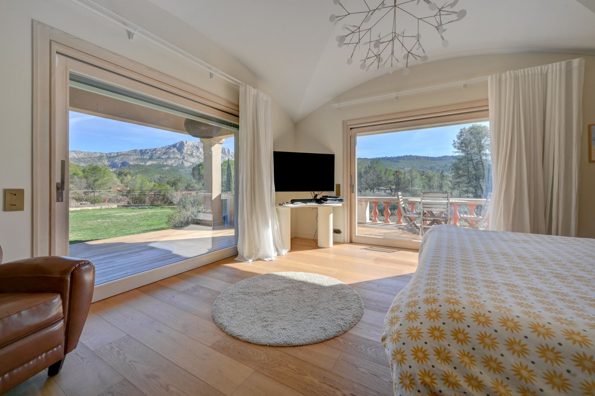 luxury house 10 Rooms for sale on AIX EN PROVENCE (13100)