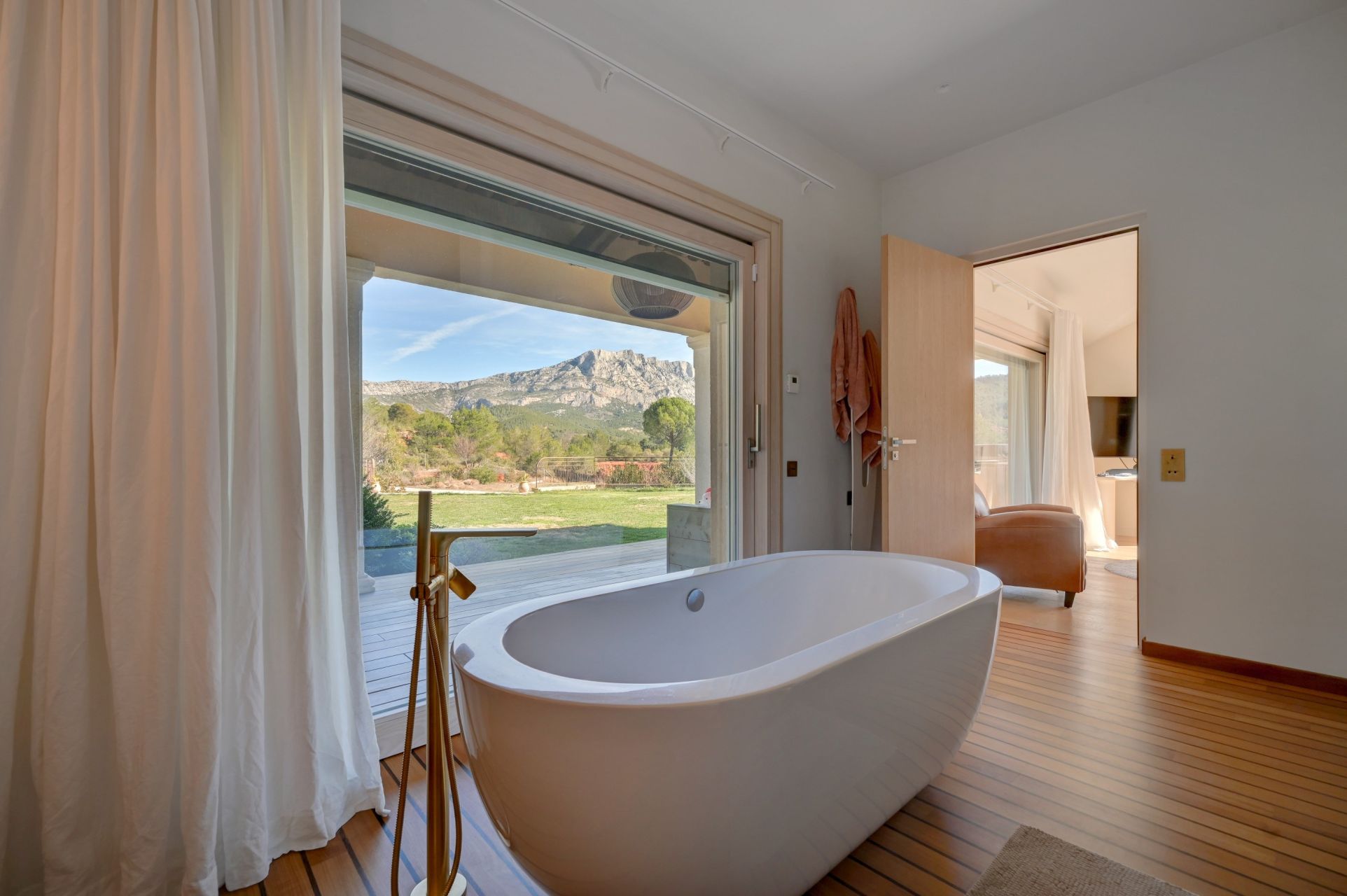 luxury house 10 Rooms for sale on AIX EN PROVENCE (13100)