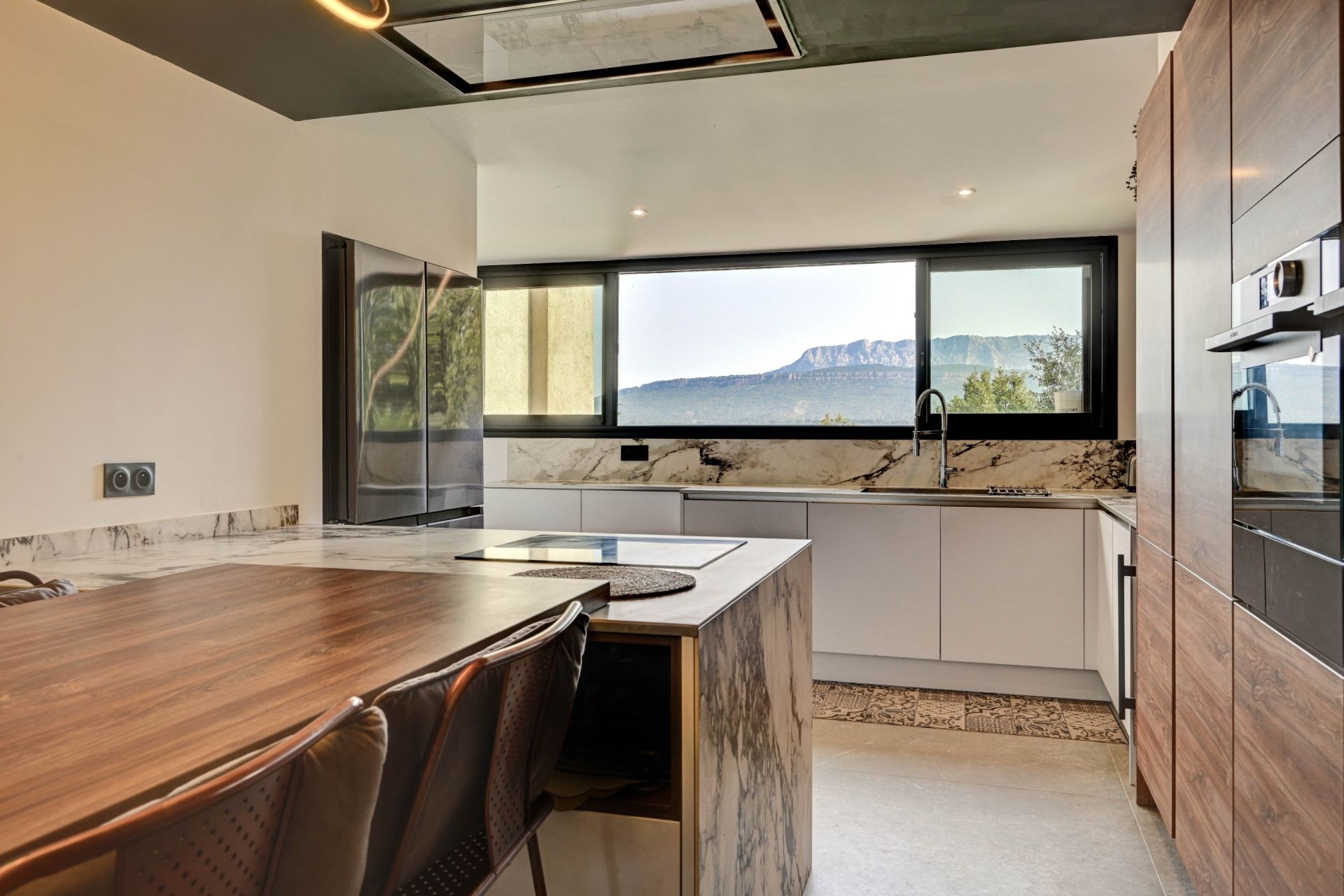 luxury house 7 Rooms for sale on AIX EN PROVENCE (13100)
