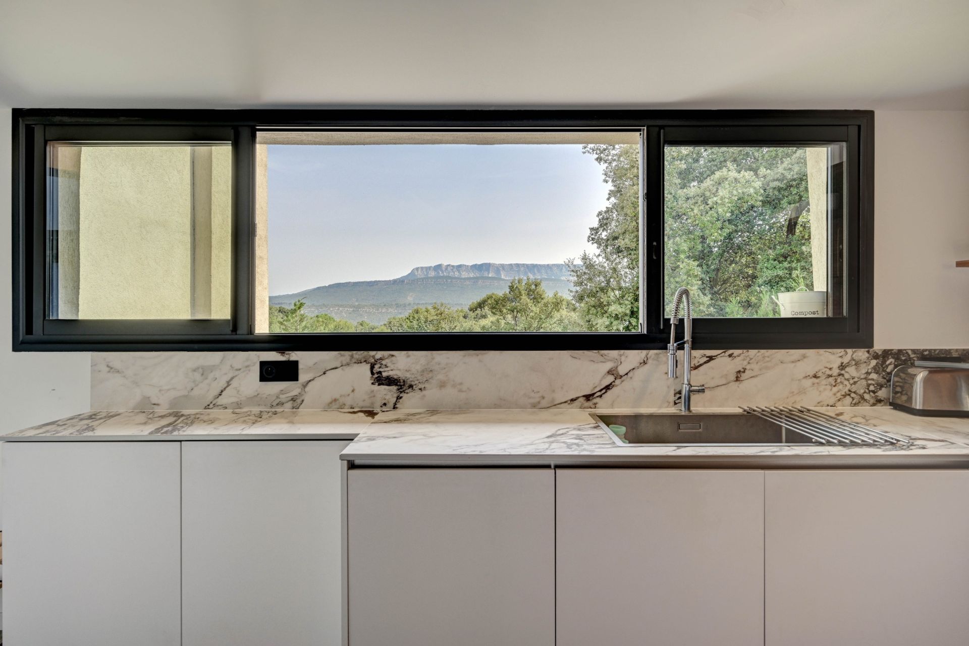 luxury house 7 Rooms for sale on AIX EN PROVENCE (13100)