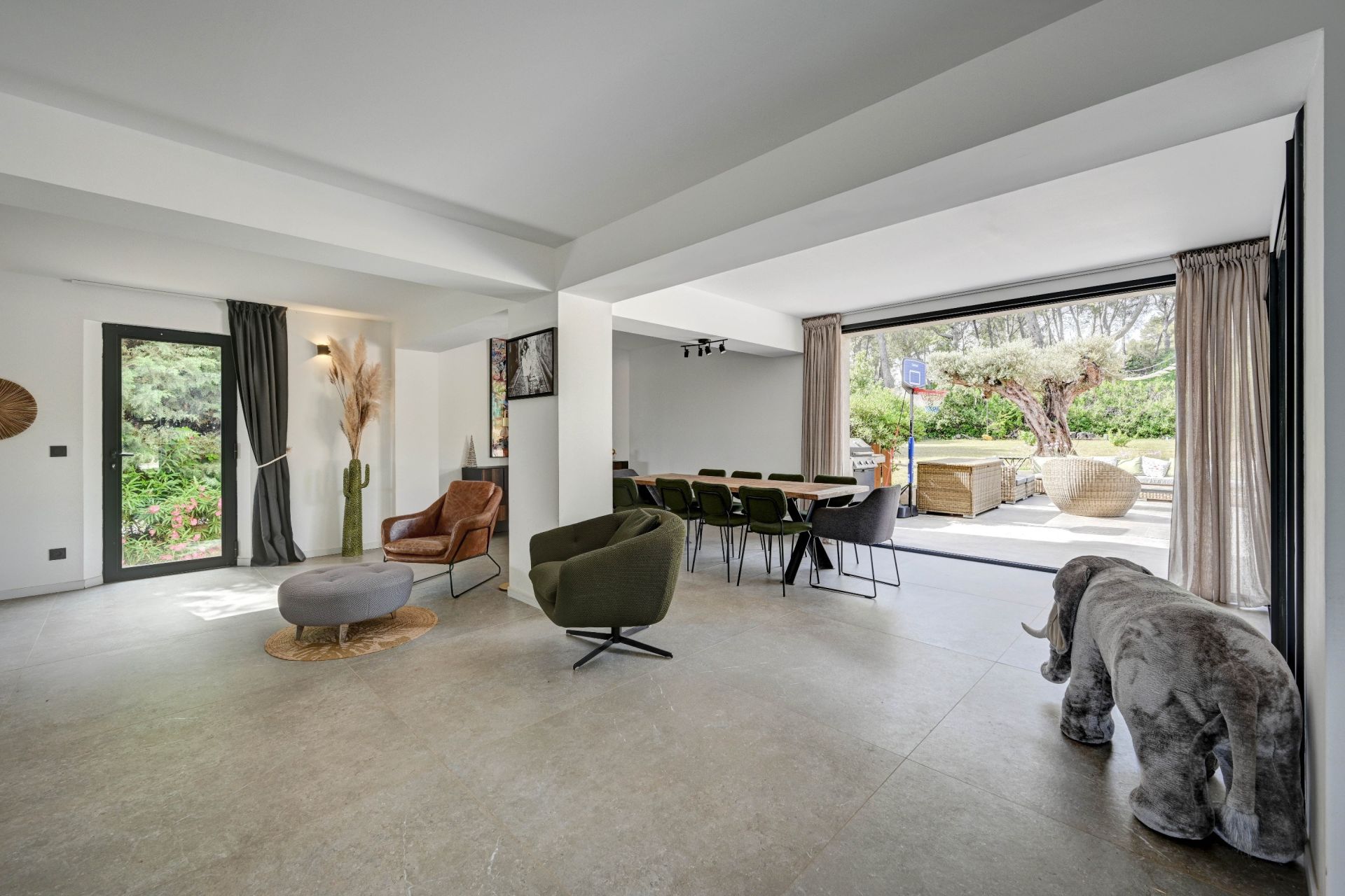 luxury house 7 Rooms for sale on AIX EN PROVENCE (13100)
