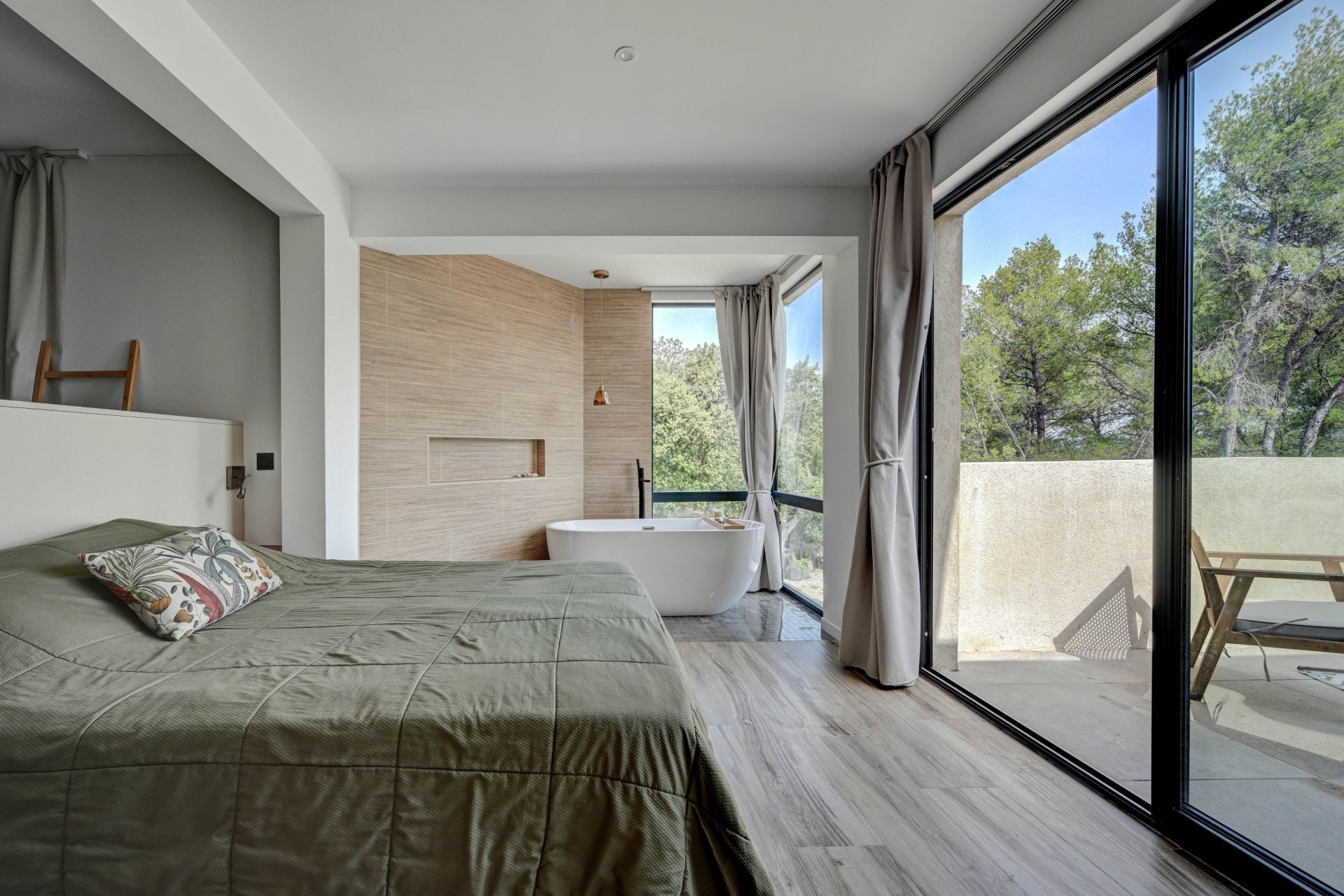 luxury house 7 Rooms for sale on AIX EN PROVENCE (13100)