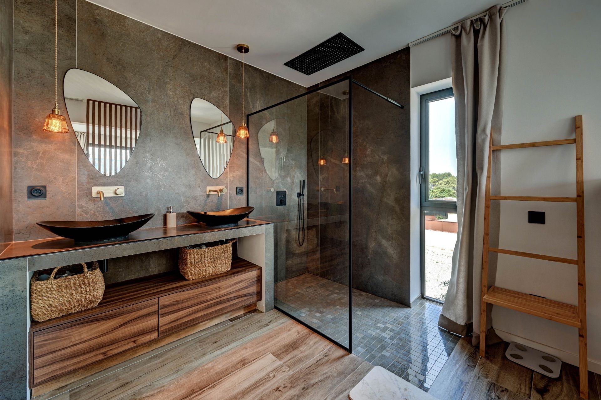 luxury house 7 Rooms for sale on AIX EN PROVENCE (13100)