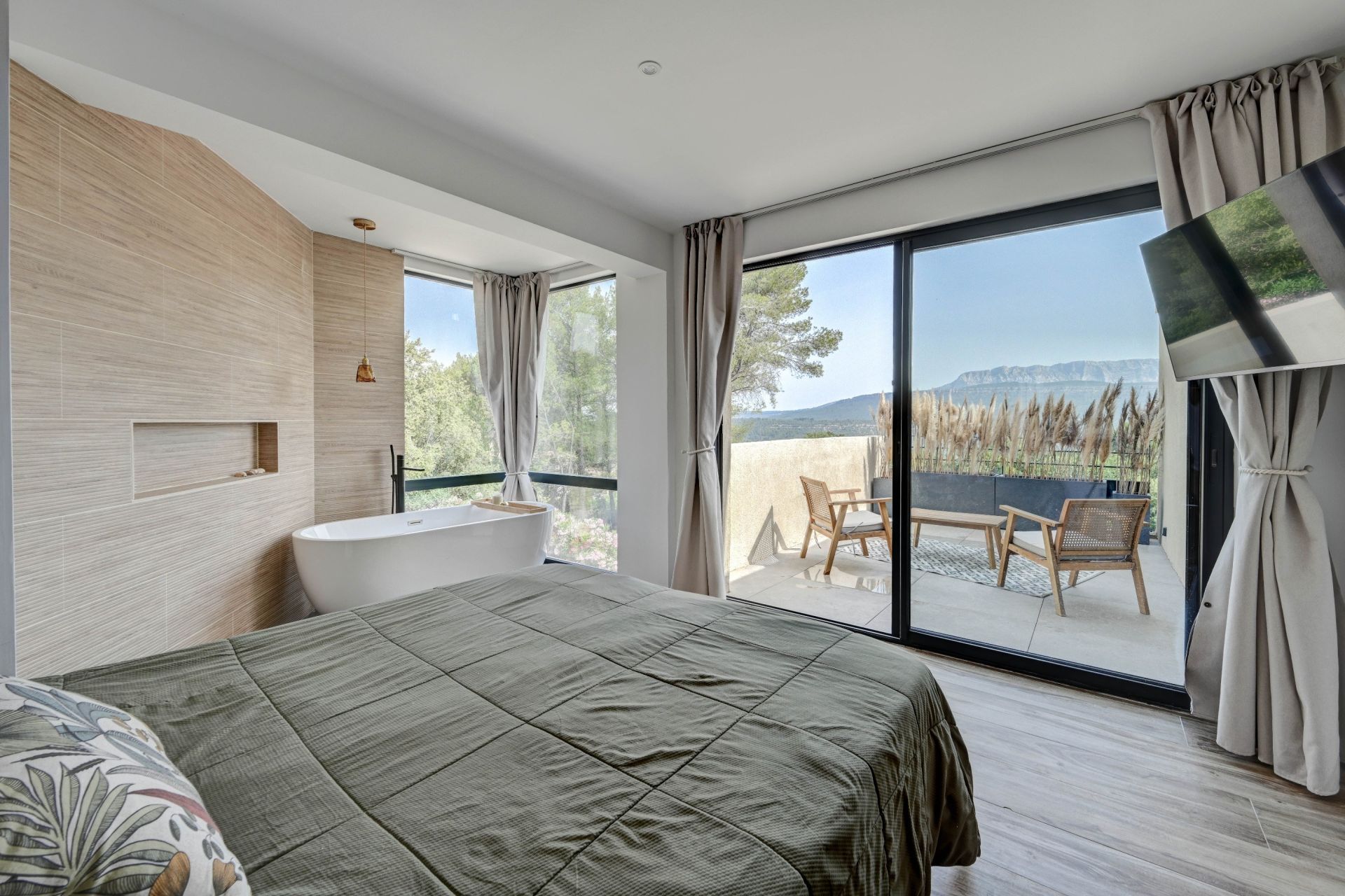 luxury house 7 Rooms for sale on AIX EN PROVENCE (13100)