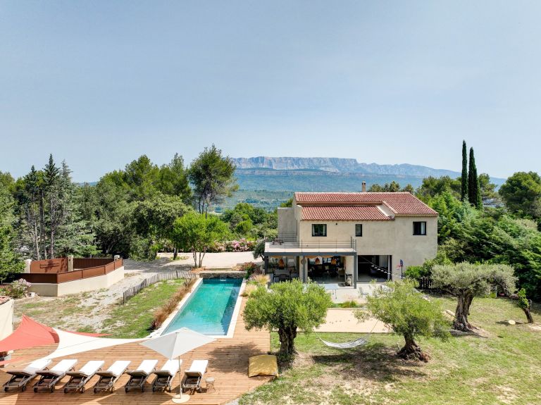 luxury house 7 Rooms for sale on AIX EN PROVENCE (13100)