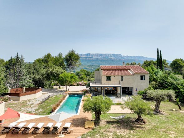 Sale Luxury house Aix-en-Provence 7&nbsp;Rooms 250&nbsp;m²