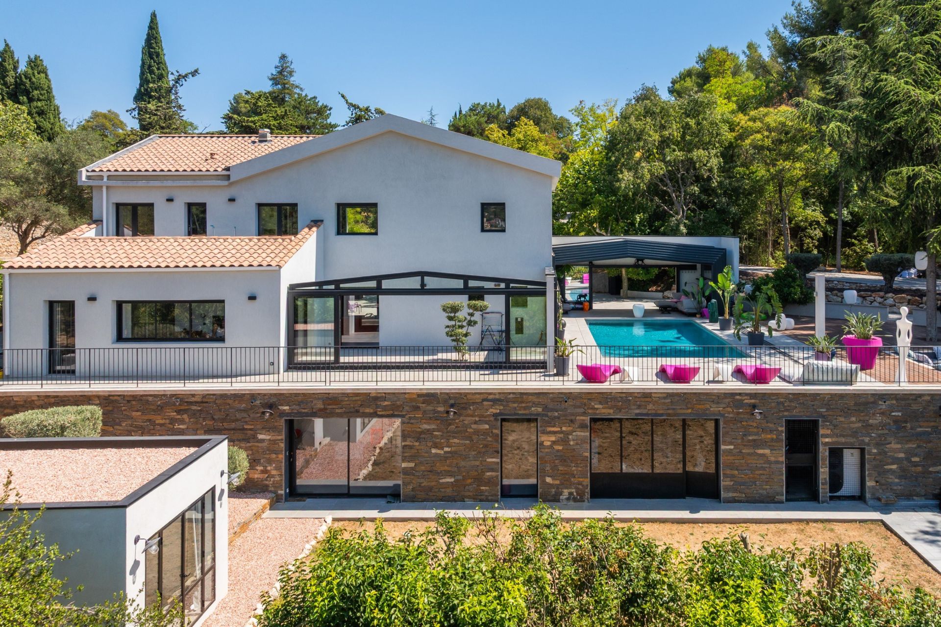 luxury house 6 Rooms for sale on MARSEILLE (13012)