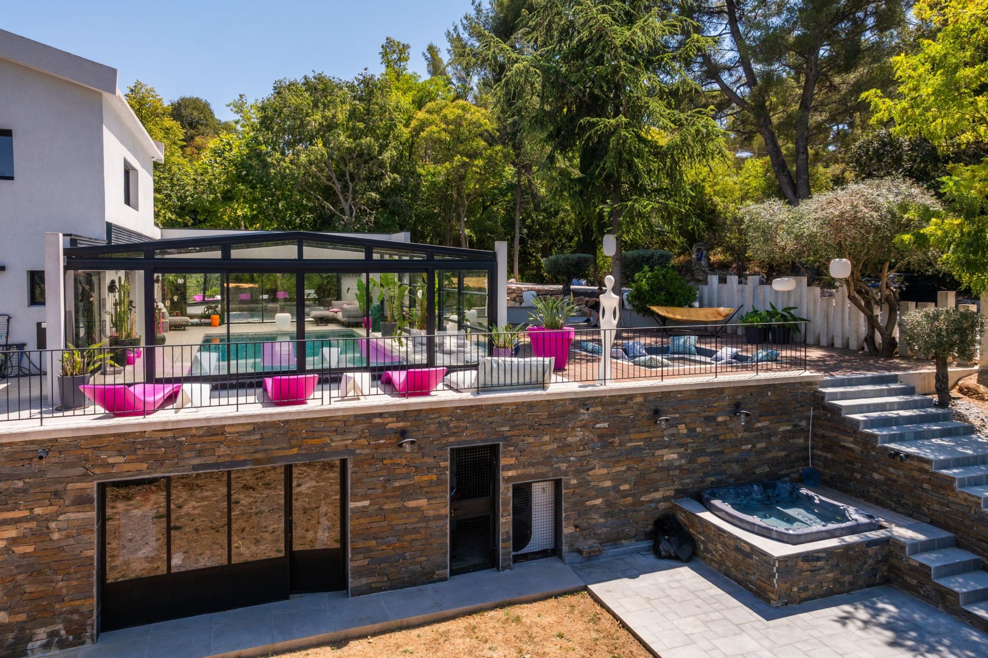 luxury house 6 Rooms for sale on MARSEILLE (13012)