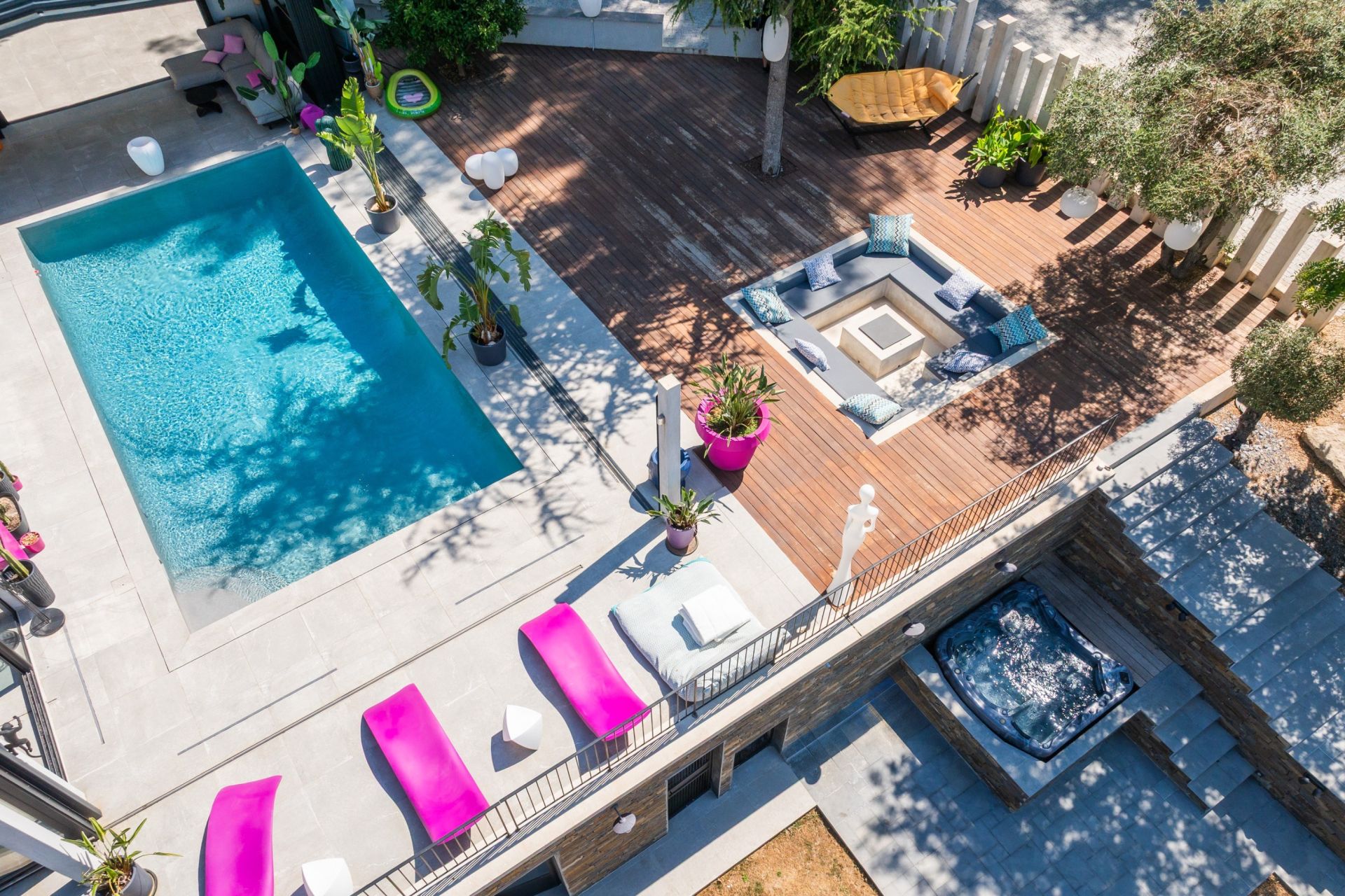 luxury house 6 Rooms for sale on MARSEILLE (13012)