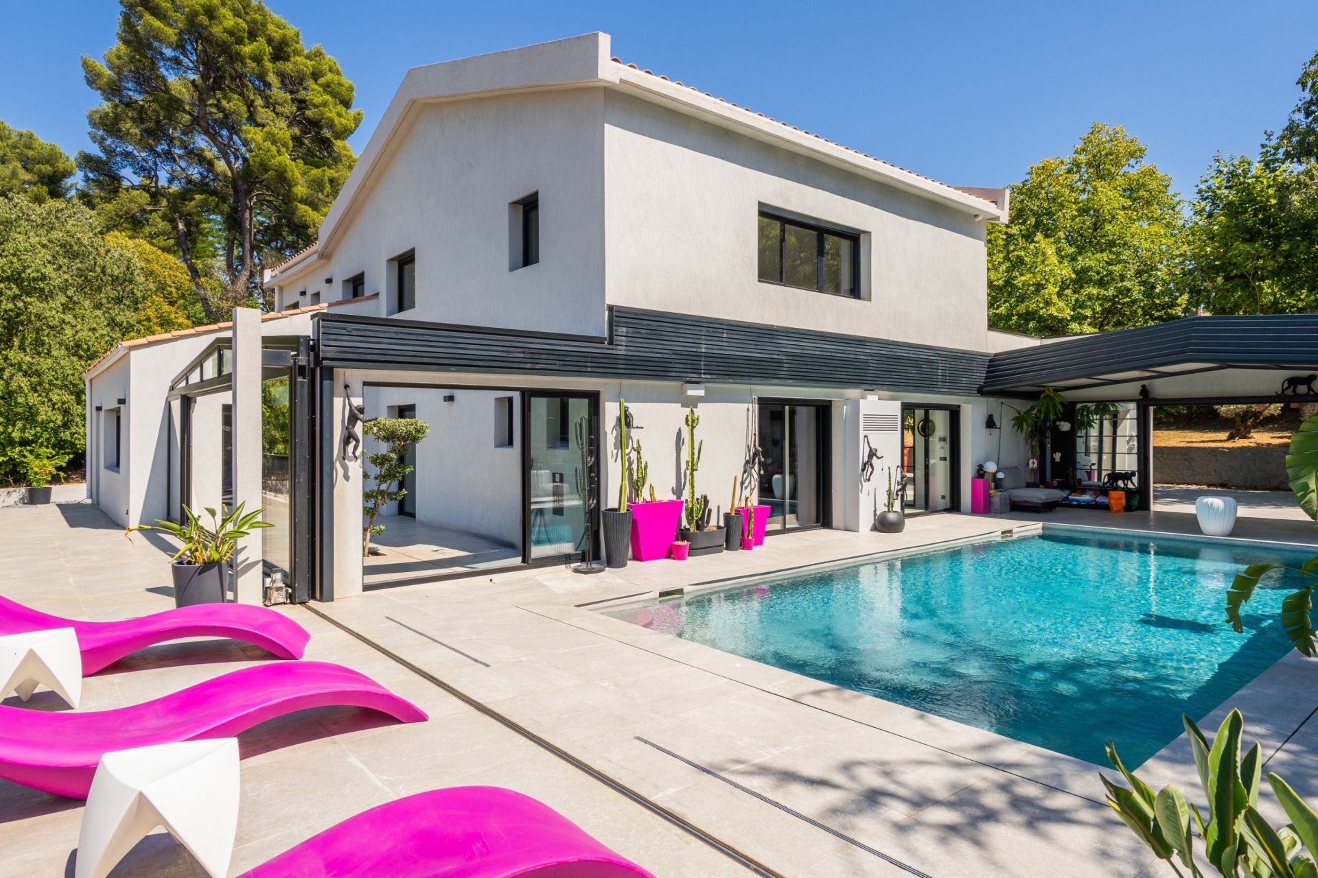 luxury house 6 Rooms for sale on MARSEILLE (13012)