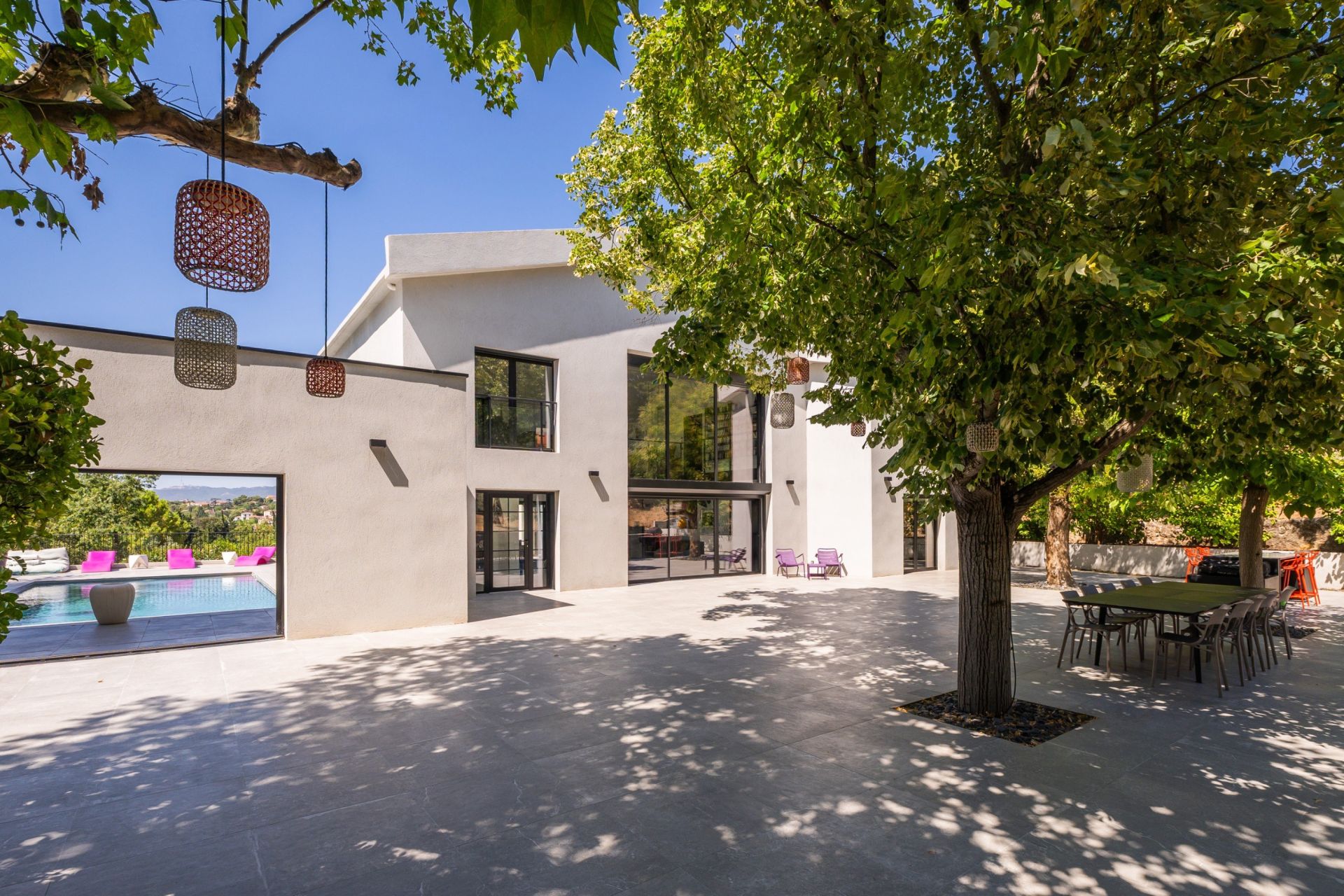 luxury house 6 Rooms for sale on MARSEILLE (13012)