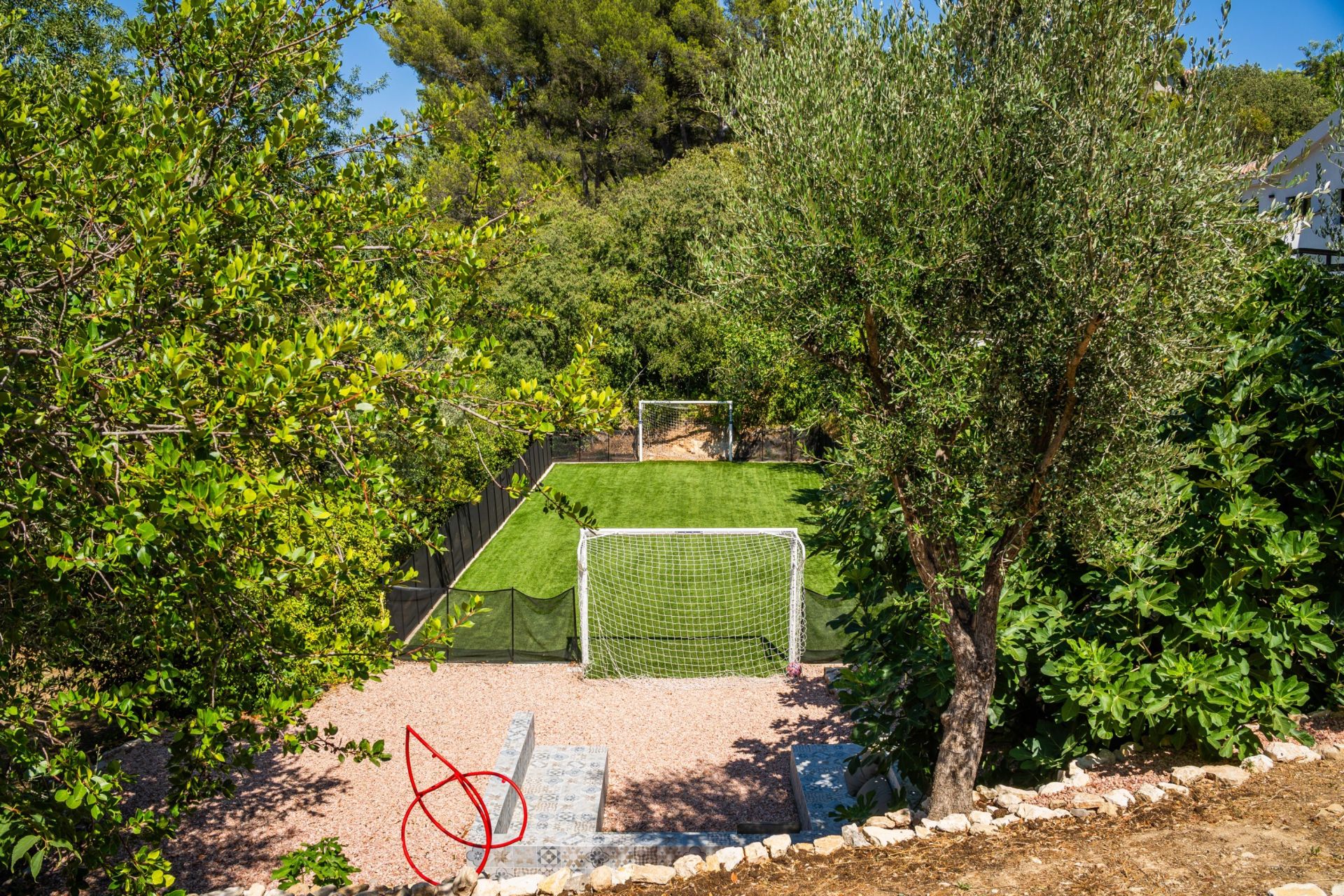 luxury house 6 Rooms for sale on MARSEILLE (13012)