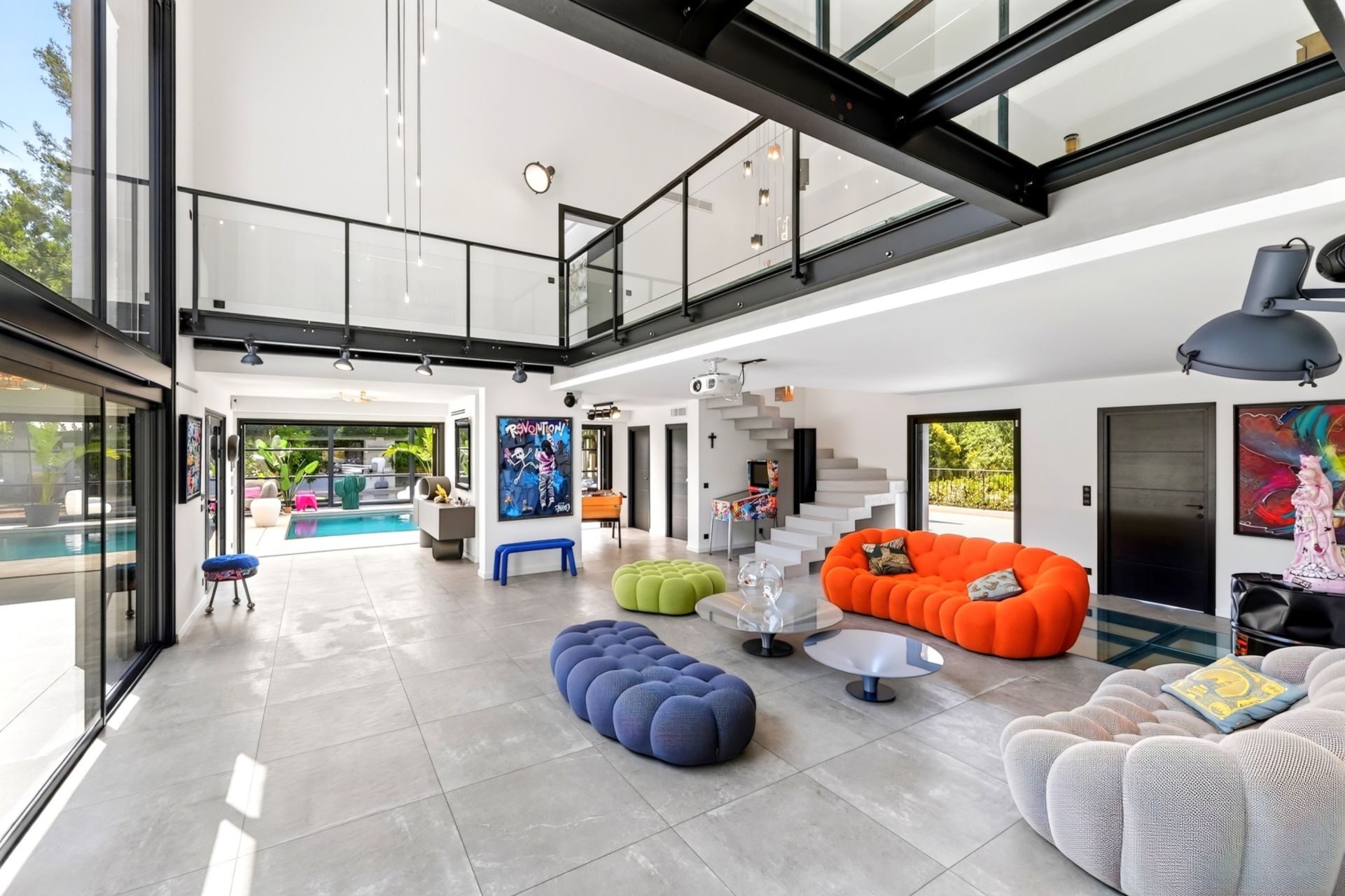 luxury house 6 Rooms for sale on MARSEILLE (13012)