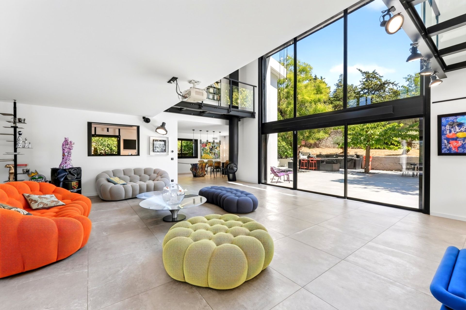 luxury house 6 Rooms for sale on MARSEILLE (13012)
