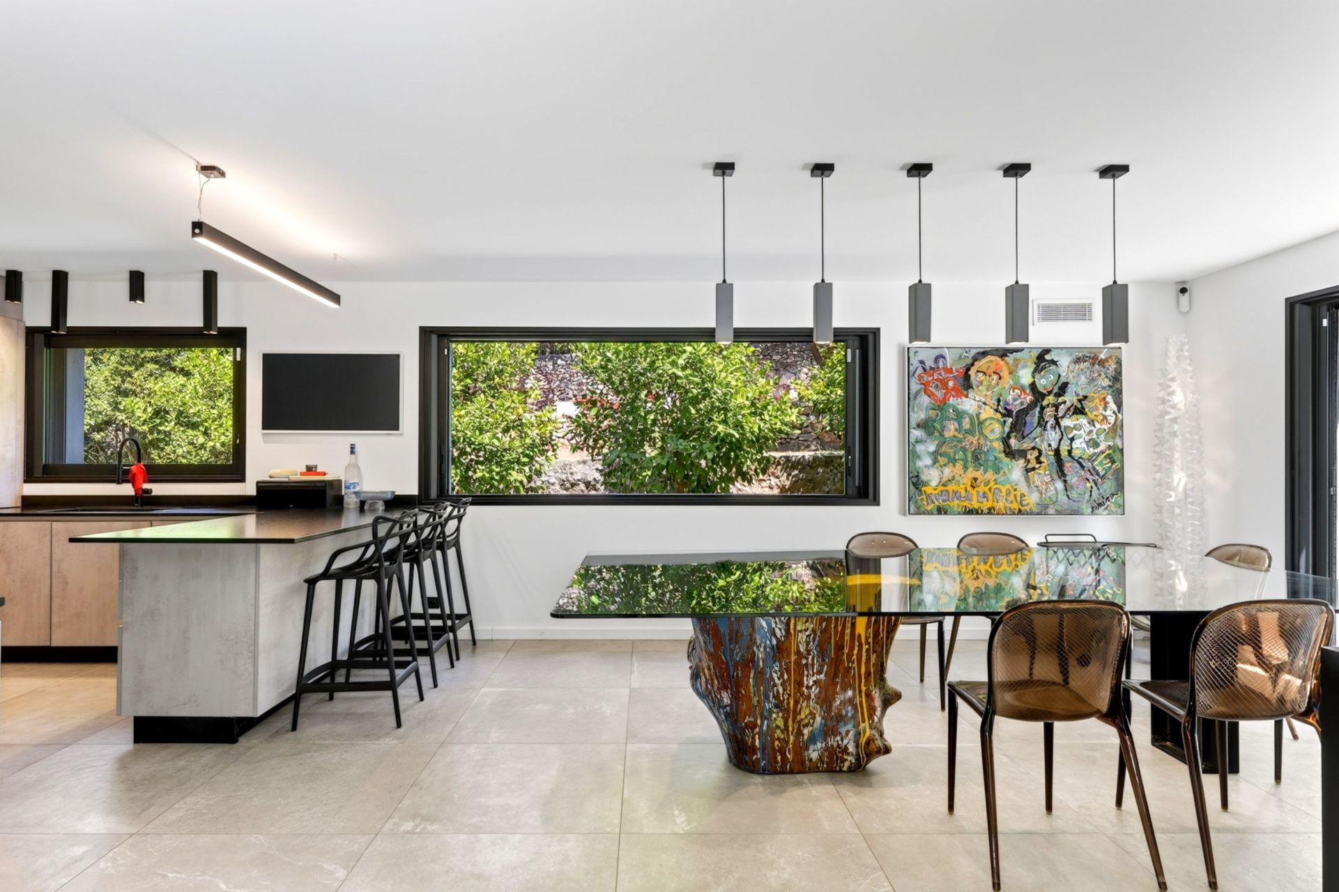 luxury house 6 Rooms for sale on MARSEILLE (13012)