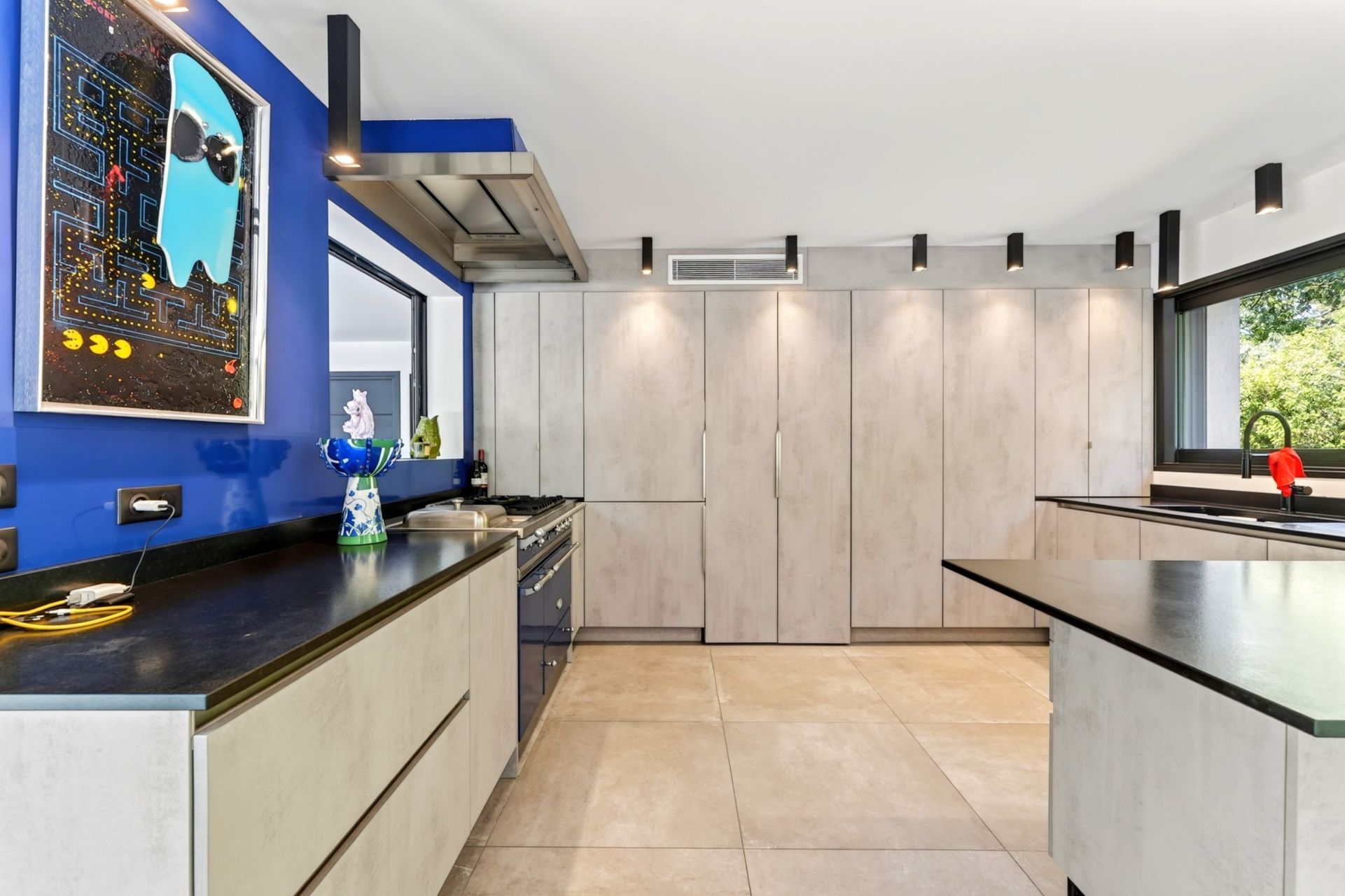 luxury house 6 Rooms for sale on MARSEILLE (13012)