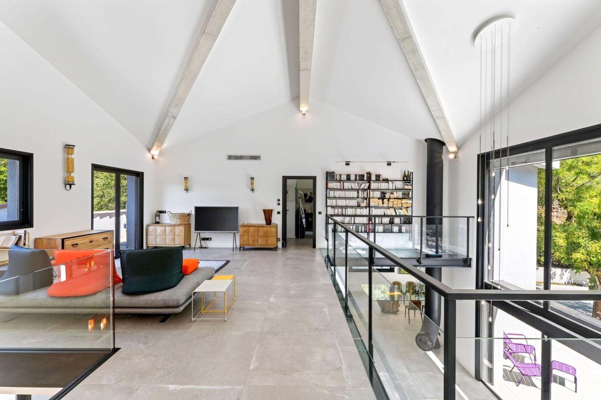 luxury house 6 Rooms for sale on MARSEILLE (13012)