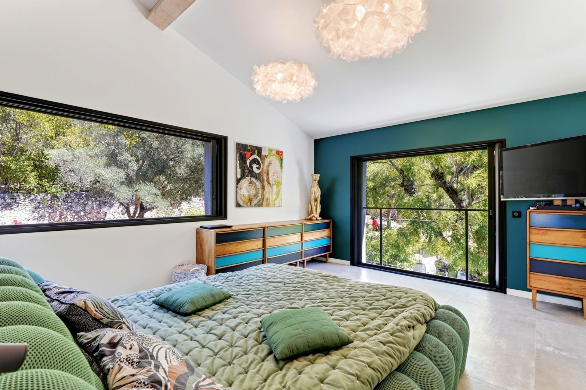 luxury house 6 Rooms for sale on MARSEILLE (13012)