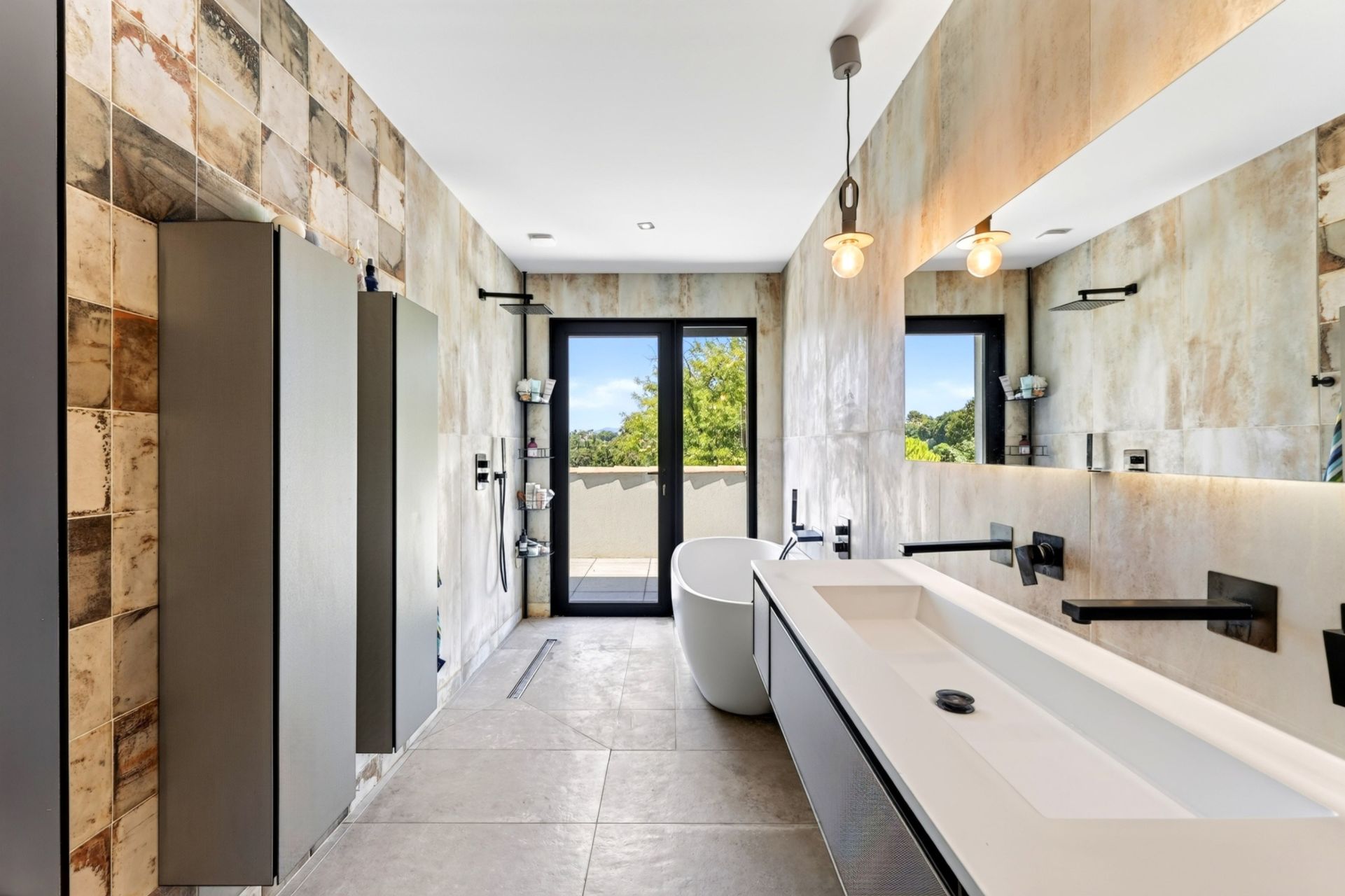 luxury house 6 Rooms for sale on MARSEILLE (13012)