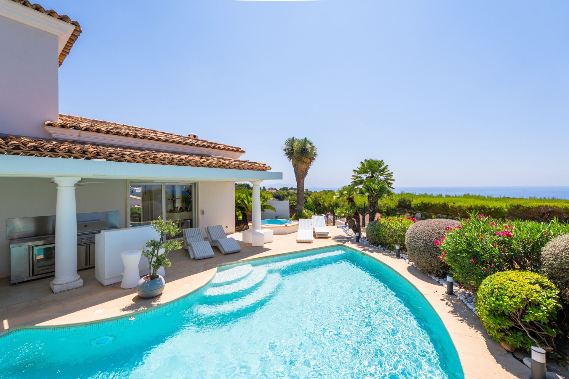 luxury house 10 Rooms for sale on CARRY LE ROUET (13620)