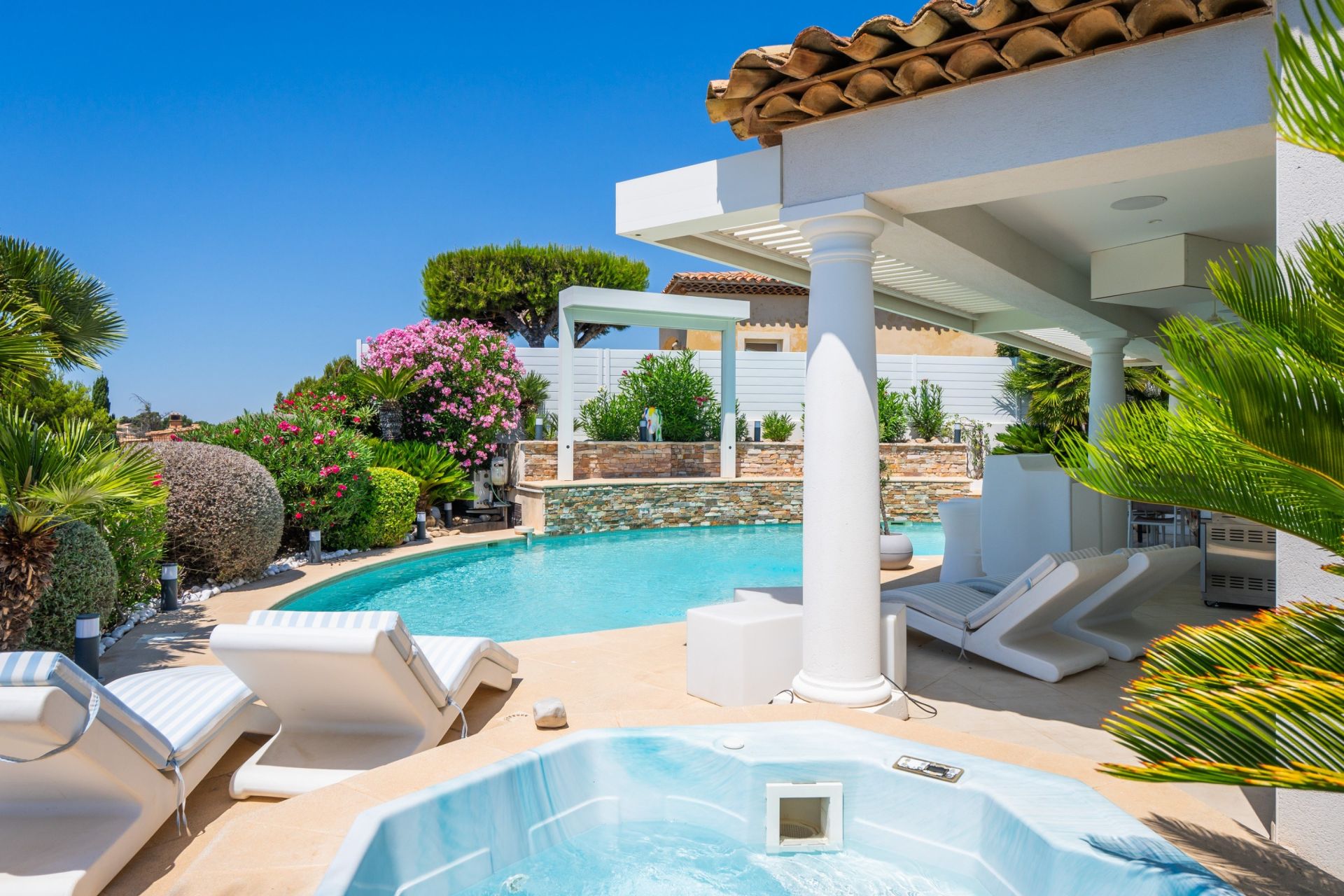 luxury house 10 Rooms for sale on CARRY LE ROUET (13620)