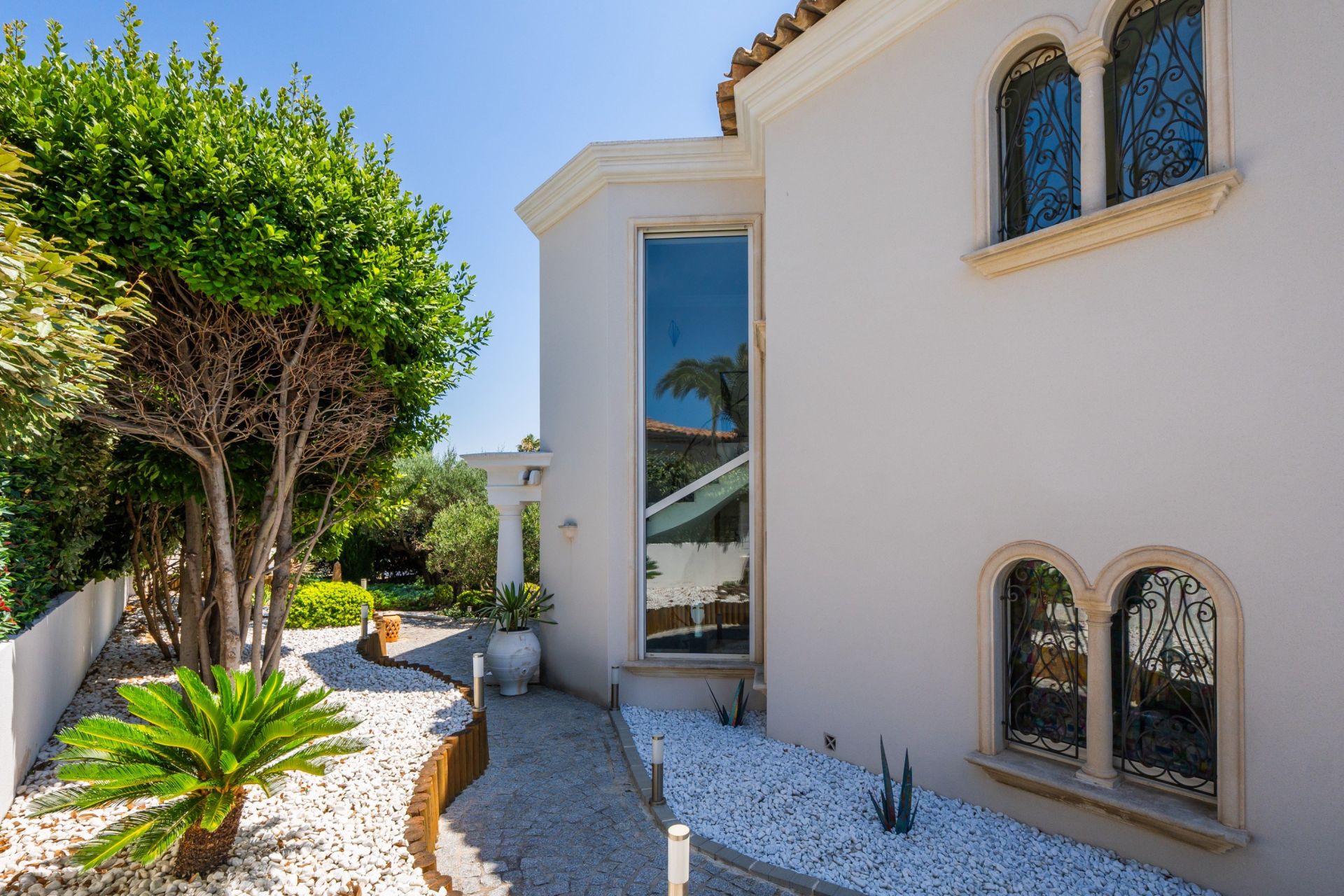 luxury house 10 Rooms for sale on CARRY LE ROUET (13620)