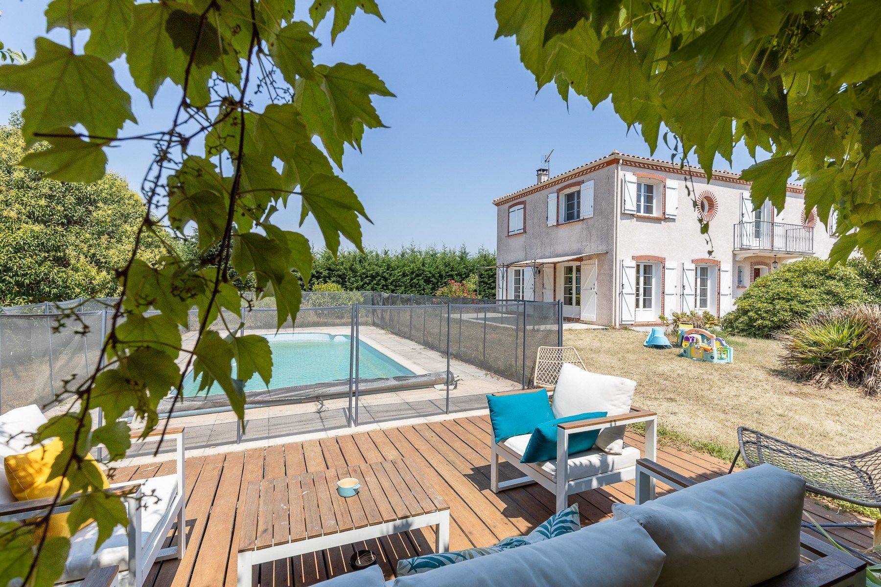 luxury house 9 Rooms for sale on LAVAUR (81500)