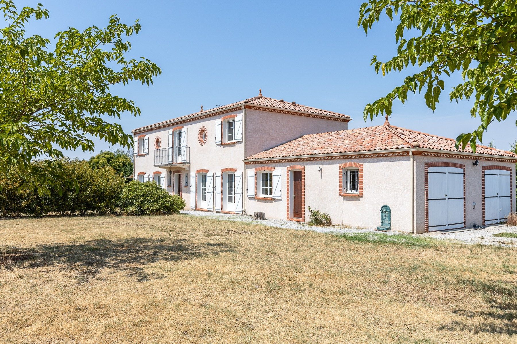 luxury house 9 Rooms for sale on LAVAUR (81500)