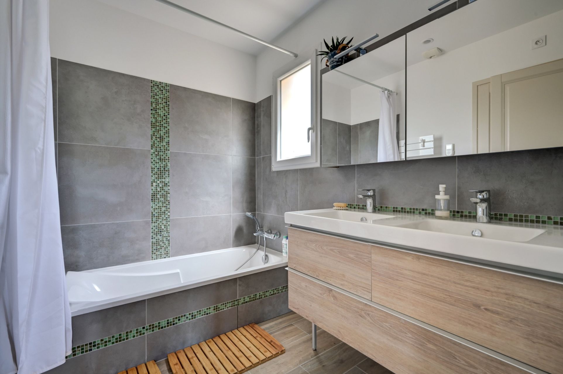 luxury house 5 Rooms for sale on BOUC BEL AIR (13320)