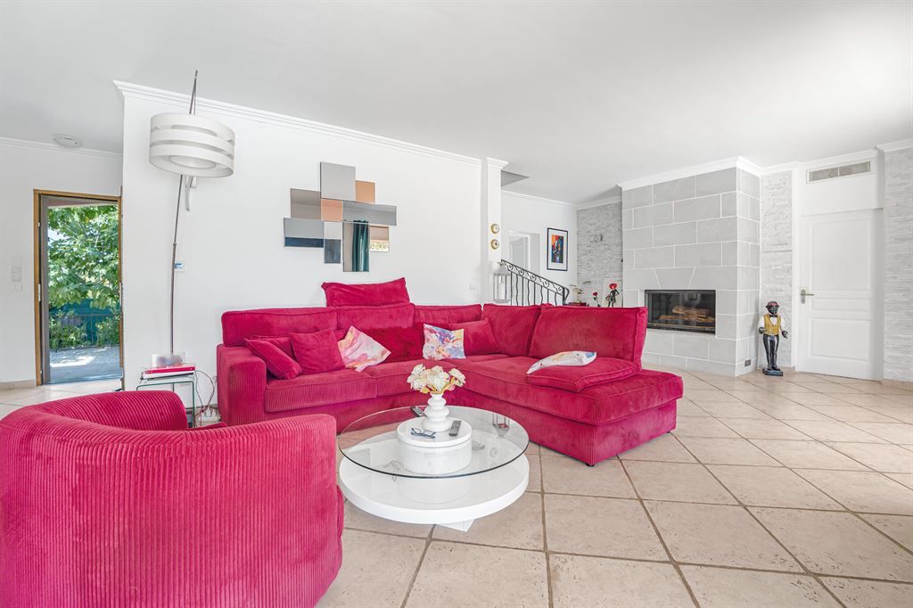 luxury villa 8 Rooms for sale on MOUANS SARTOUX (06370)