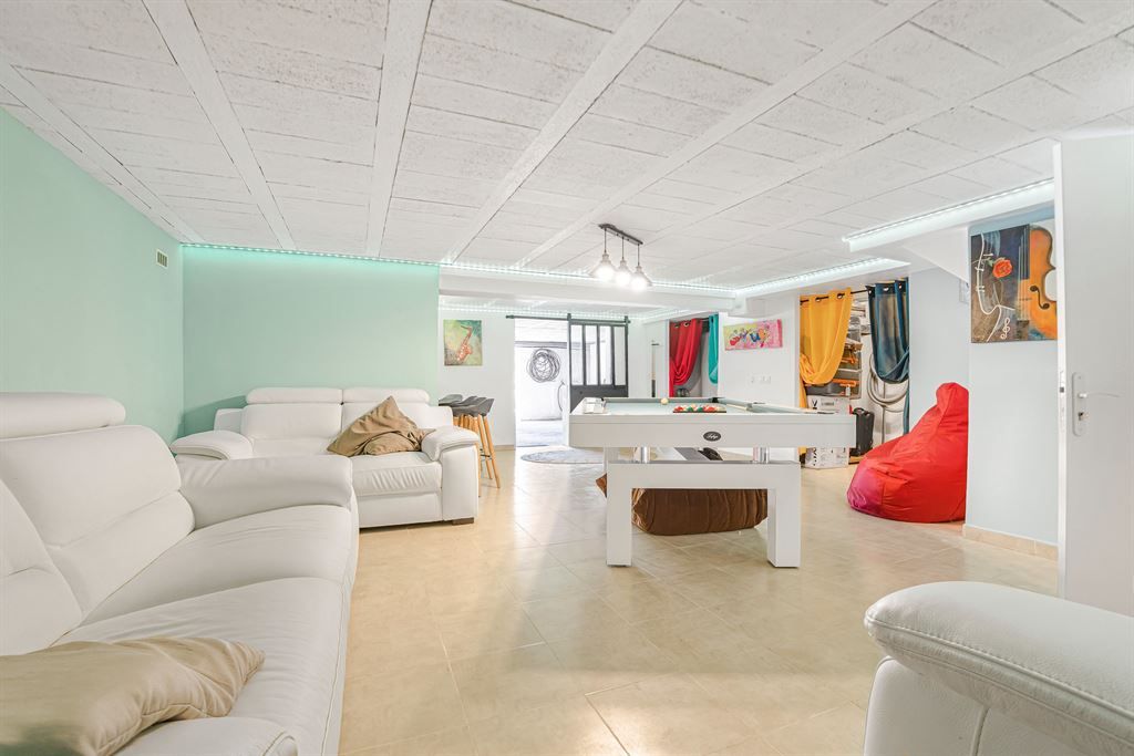 luxury villa 8 Rooms for sale on MOUANS SARTOUX (06370)